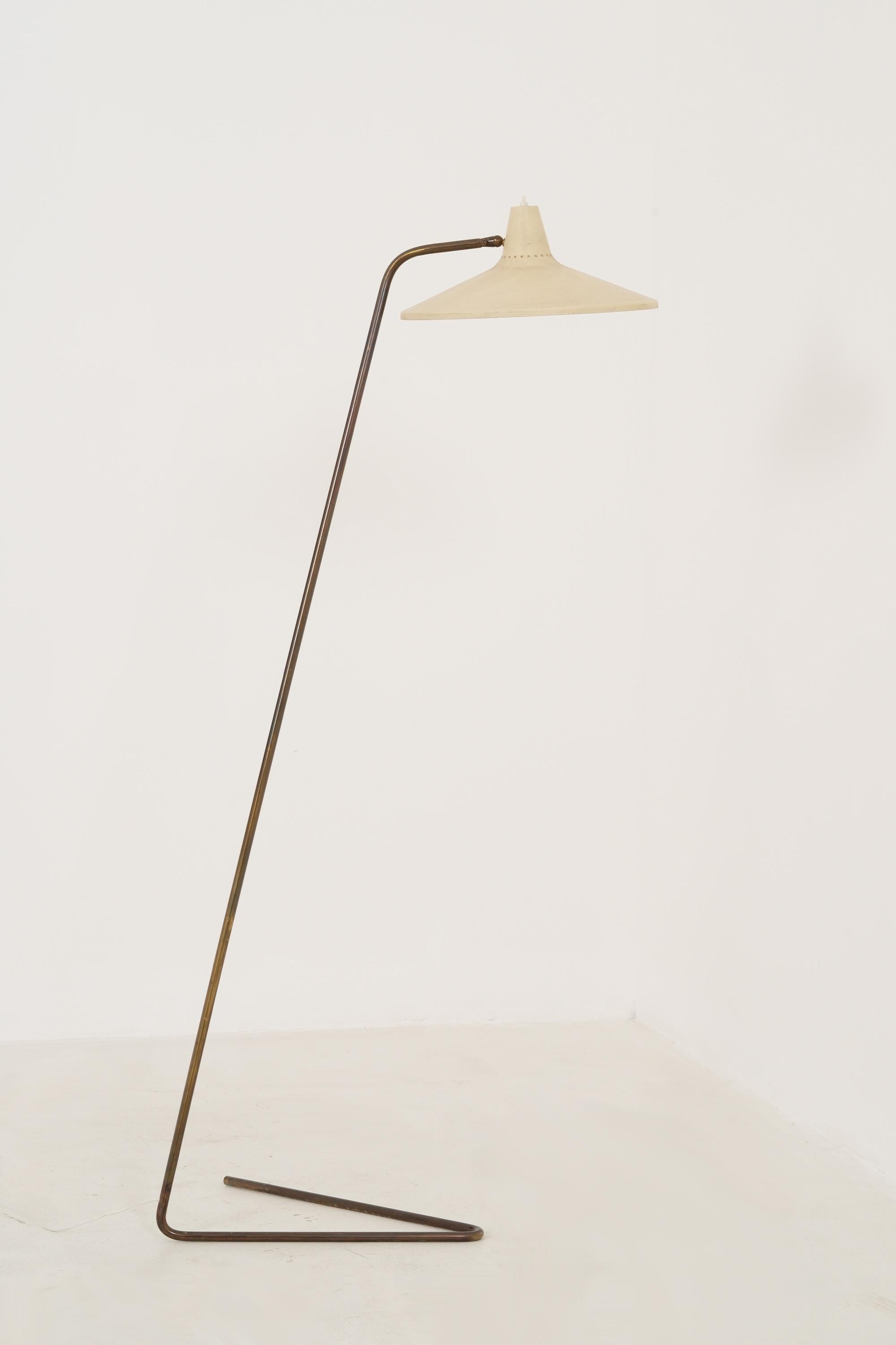 Milieu du XXe siècle Rare lampadaire italien, modèle 348, vers 1950 par Giuseppe Ostuni en vente