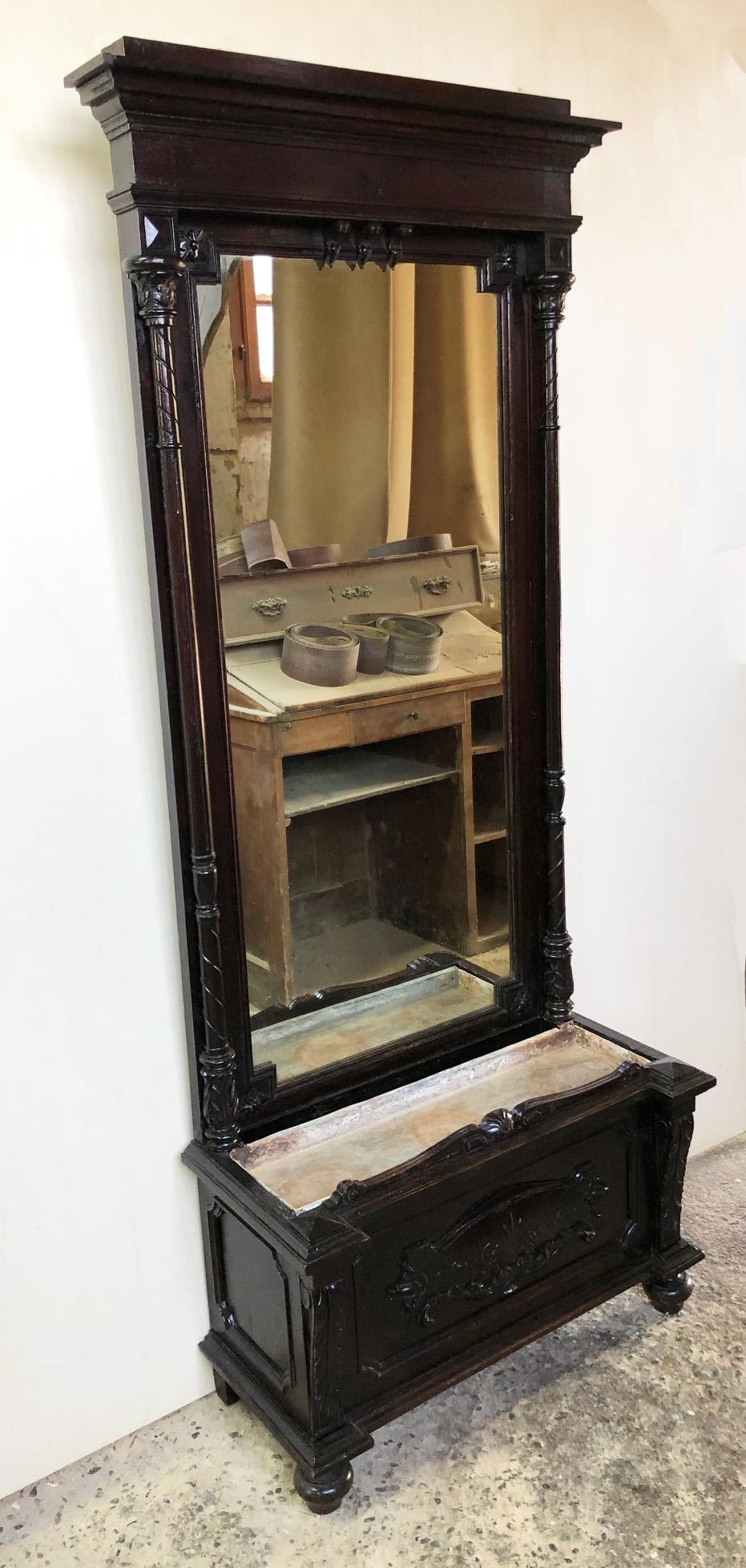 Rustique Meuble italien rare de 1880, ébénisé, avec miroir et sculptures d'origine en vente