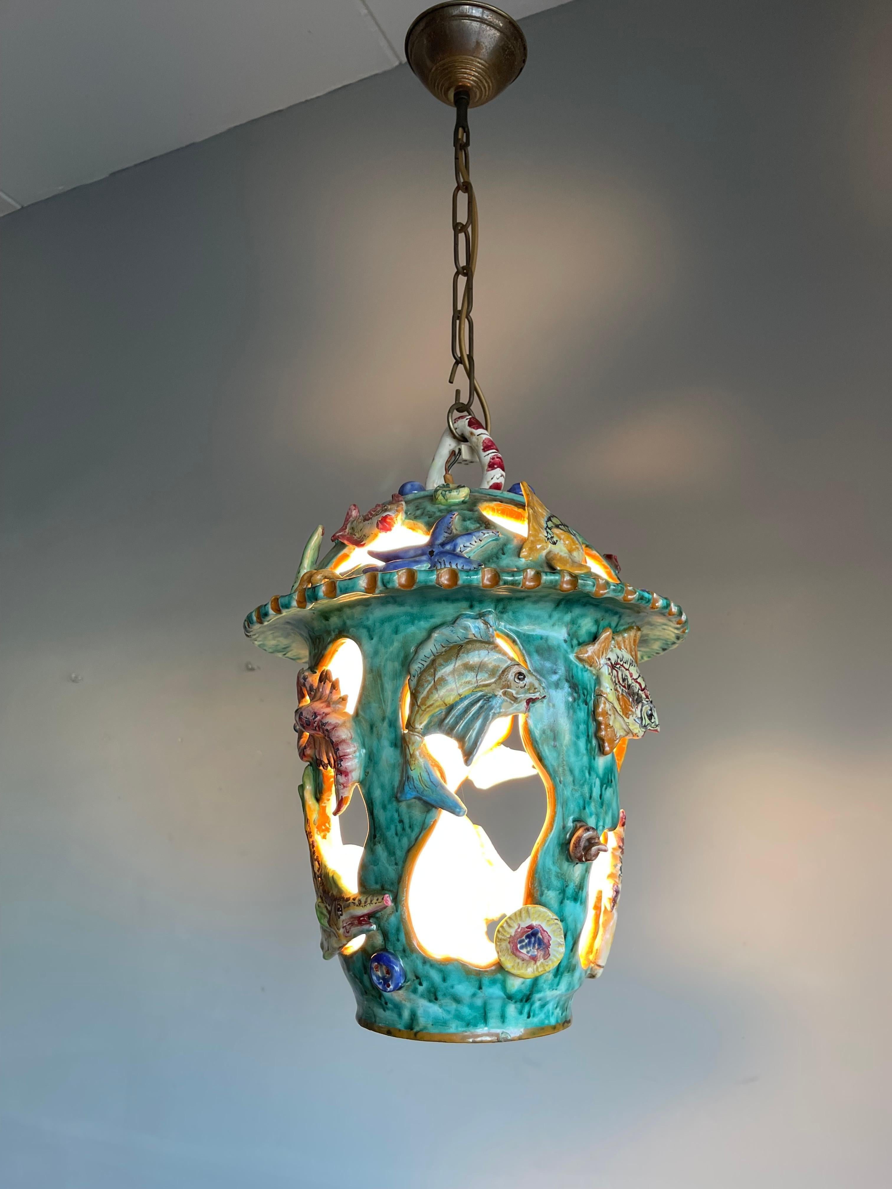 Rare pendentif en majolique italienne émaillée et fabriqué à la main avec Sculpture - Animaux sauvages océaniques  en vente 9