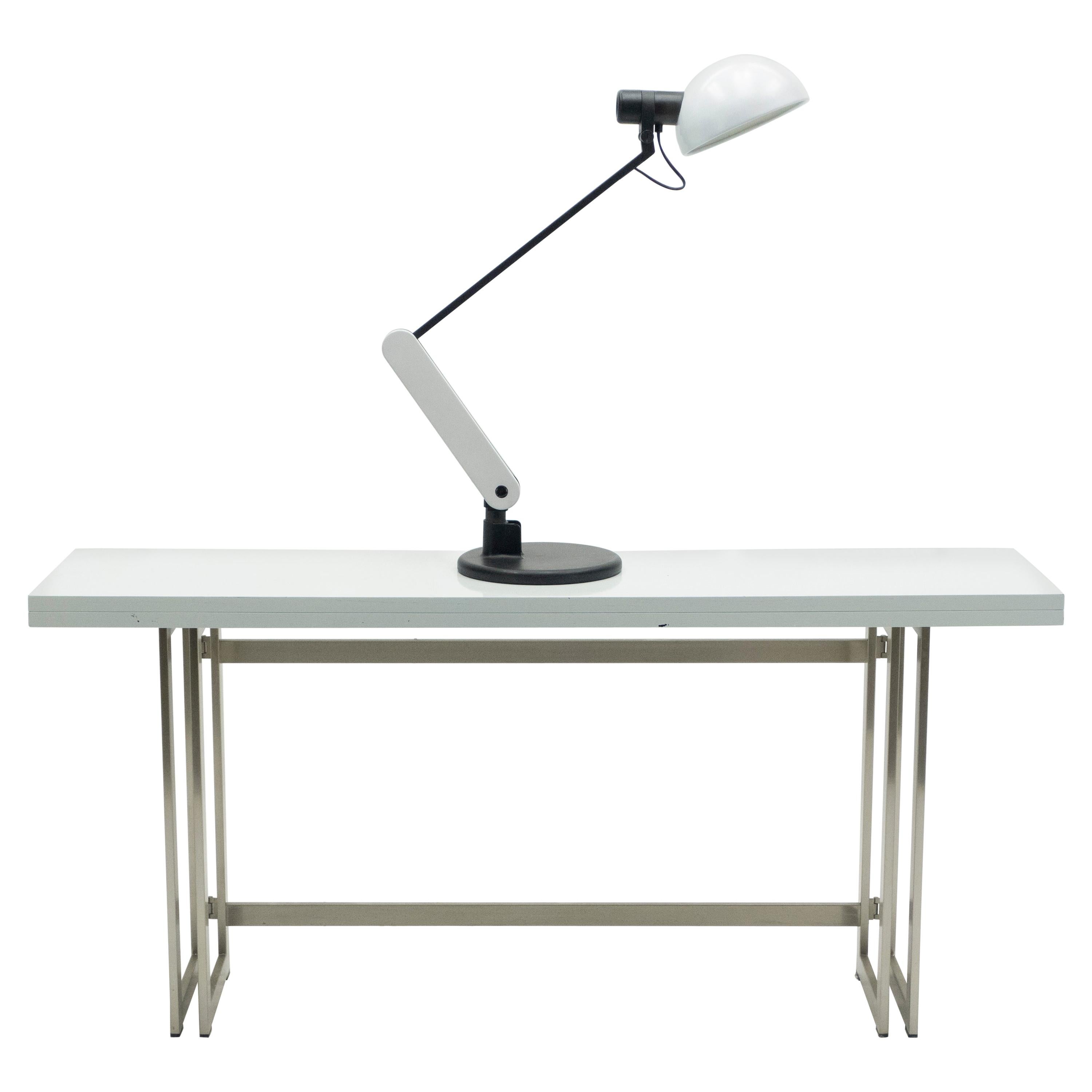 Rare black and white Italian desk lamp by Harvey Guzzini with painted metal, fully adjustable, and in a typically Mid-Century Modern look. This modern-looking lamp would make a perfect addition to a contemporary or midcentury desk or, for a cohesive