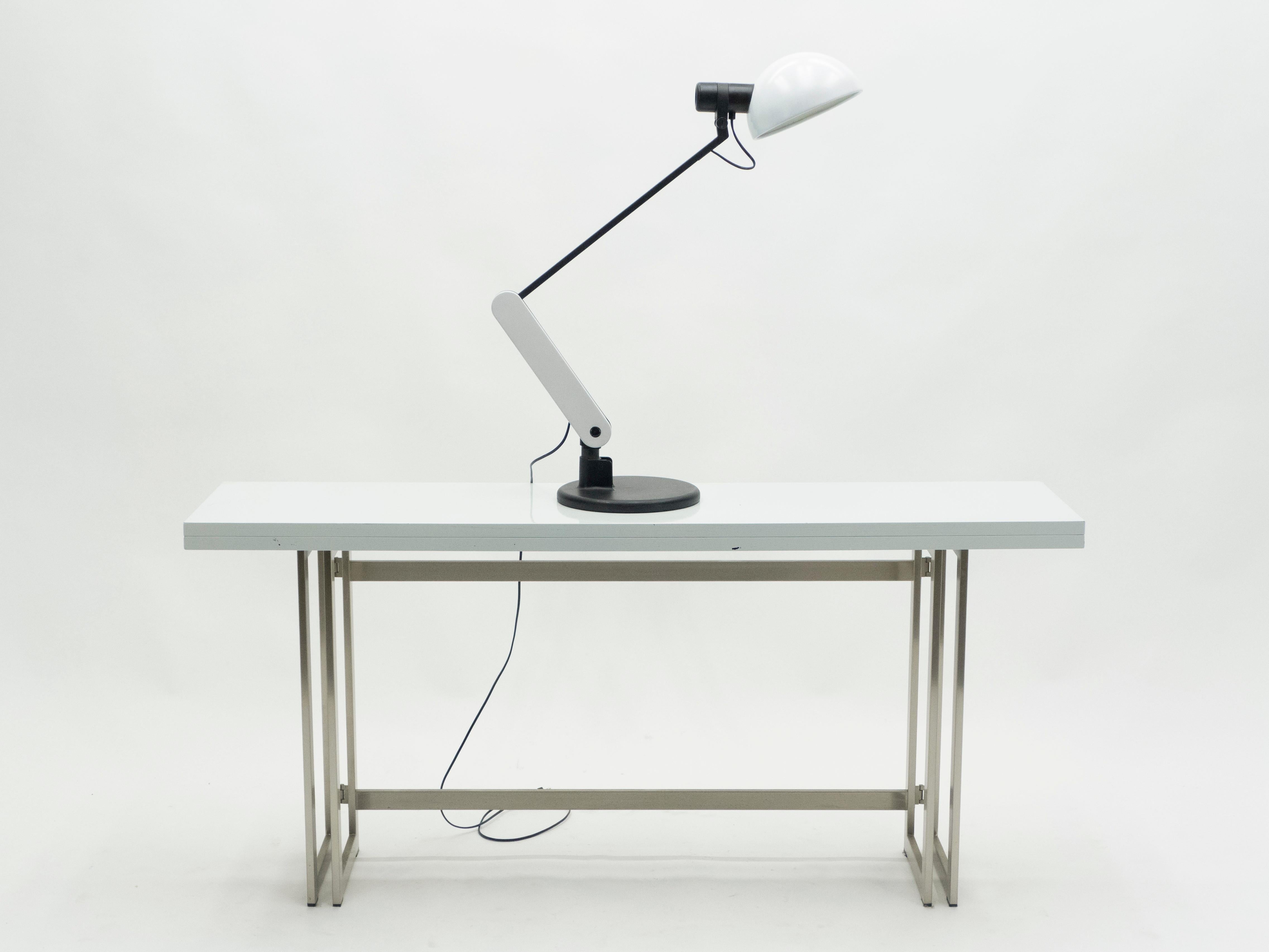 Rare black and white Italian desk lamp by Harvey Guzzini with painted metal, fully adjustable, and in a typically Mid-Century Modern look. This modern-looking lamp would make a perfect addition to a contemporary or midcentury desk or, for a cohesive