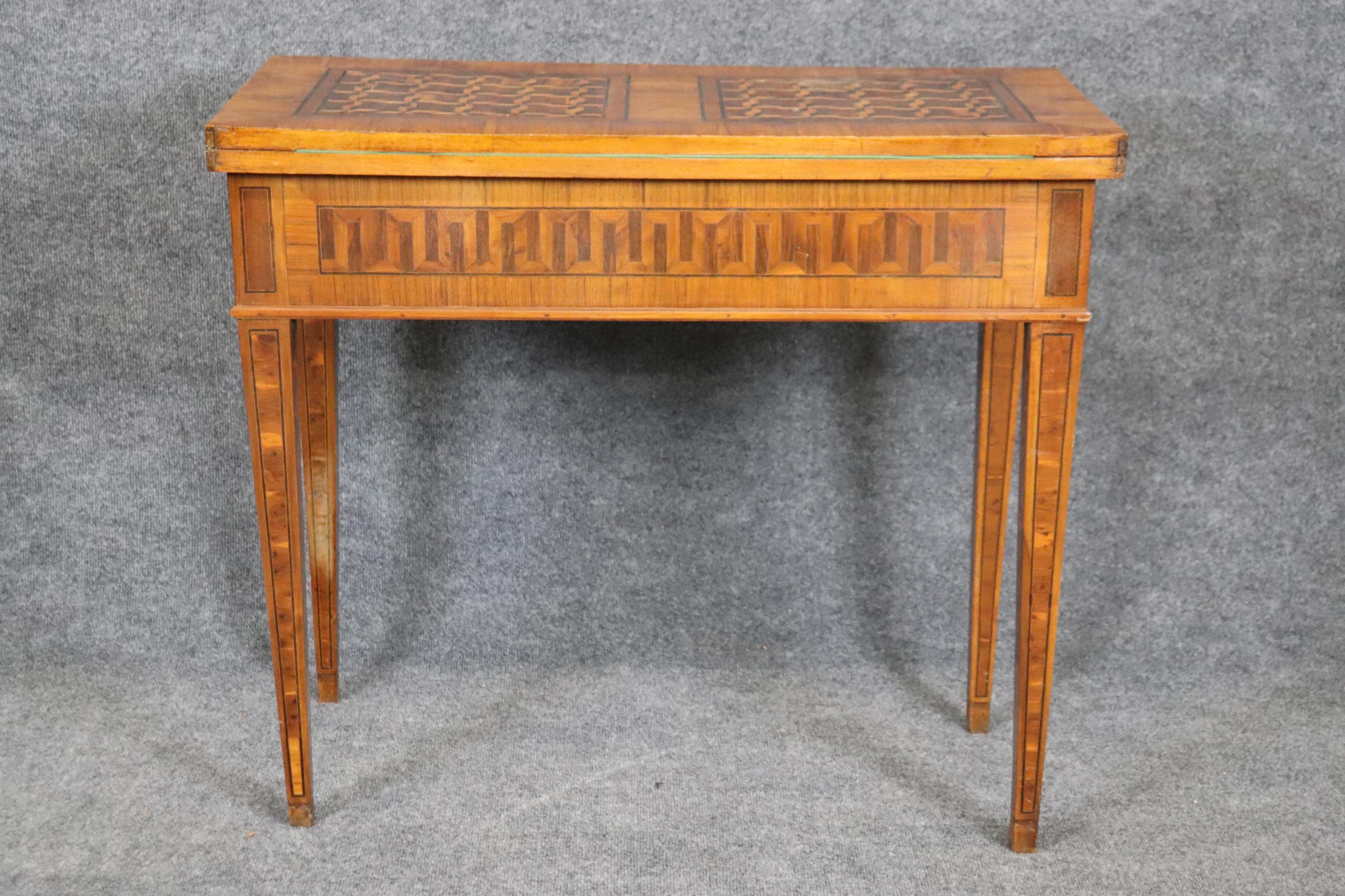 Rare Italian Inlaid 18th Century Olivewood and Rosewood Games Table Circa 1780 For Sale 5