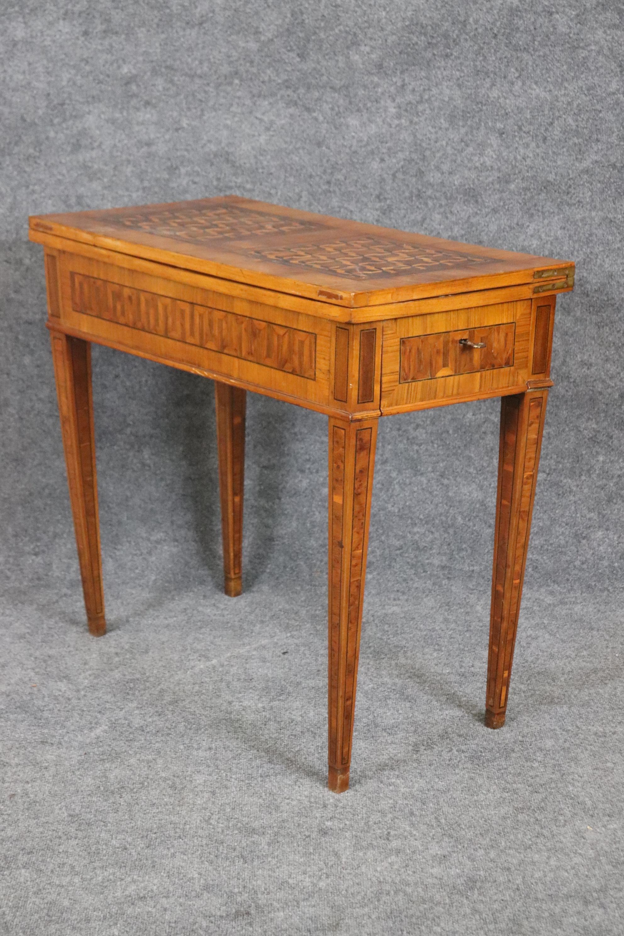 Rare Italian Inlaid 18th Century Olivewood and Rosewood Games Table Circa 1780 For Sale 2