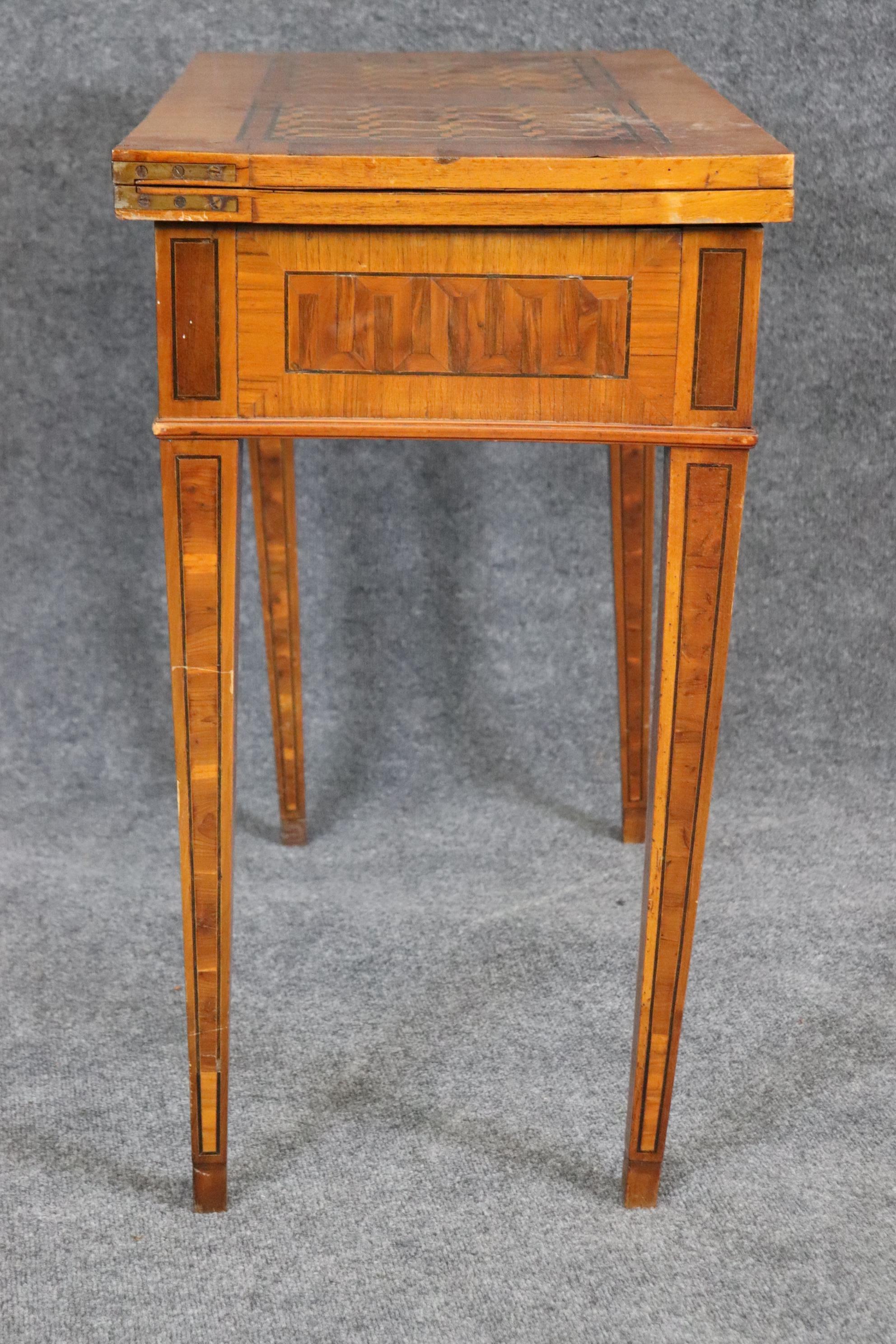 Rare Italian Inlaid 18th Century Olivewood and Rosewood Games Table Circa 1780 For Sale 4