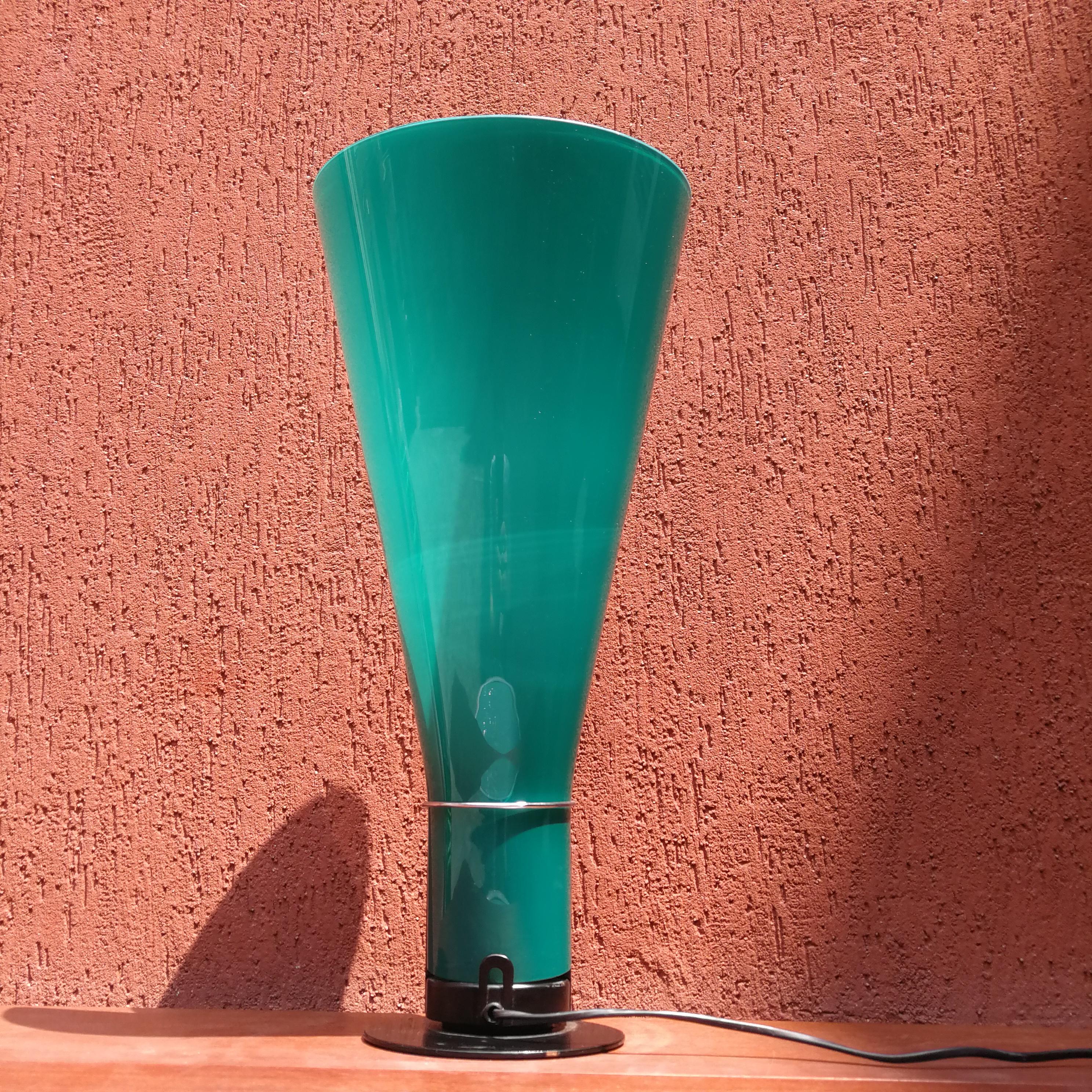 Italian emerald green glass & white table lamp, 1980s In Excellent Condition In MIlano, IT