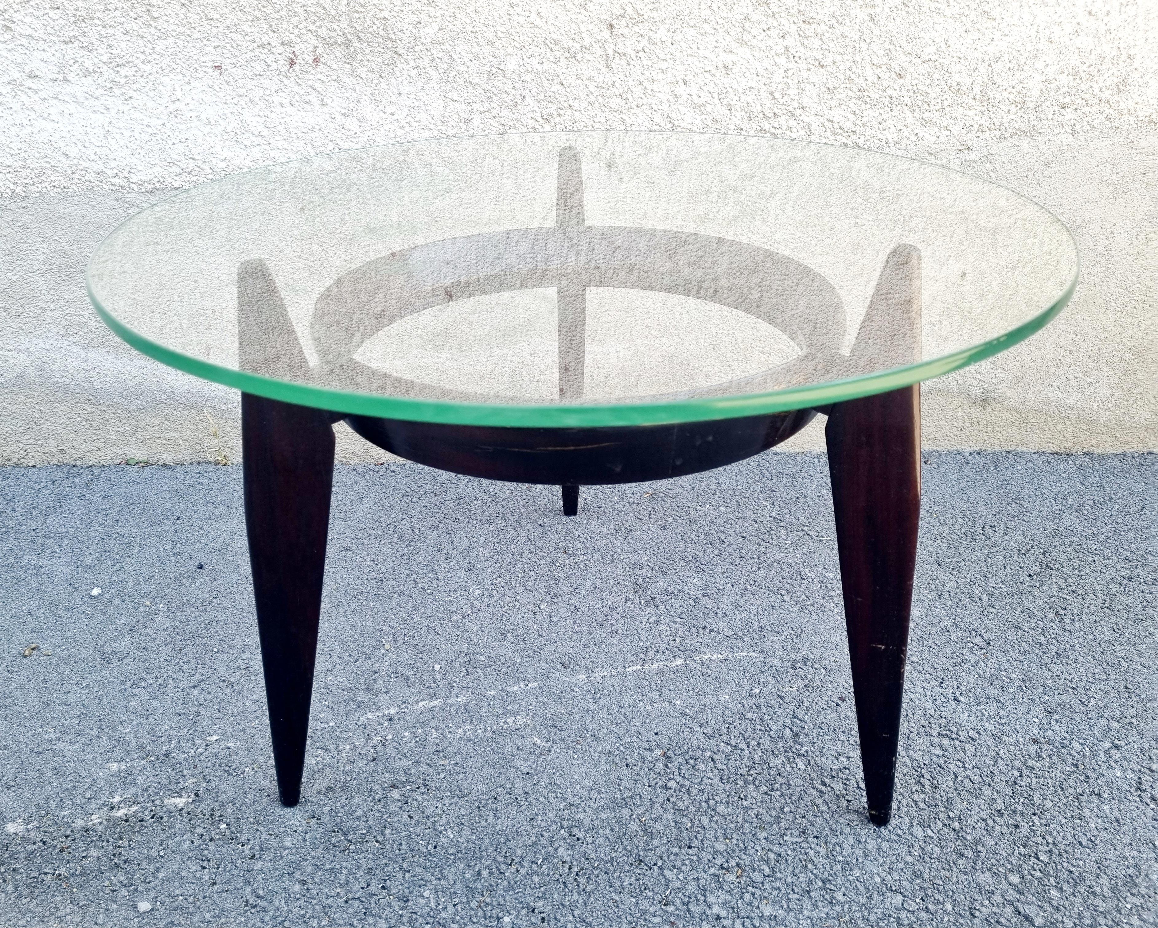 This rare low table was designed by Ico Parisi
Produced by Brugnoli Mobili Cantu in 1952.

Comparative Bibliography:
R. Lietti, Ico Parisi Design Catalogue Raisonné 1936-1960, Silvana Editoriale, Milan, 2017, pp. 340-341