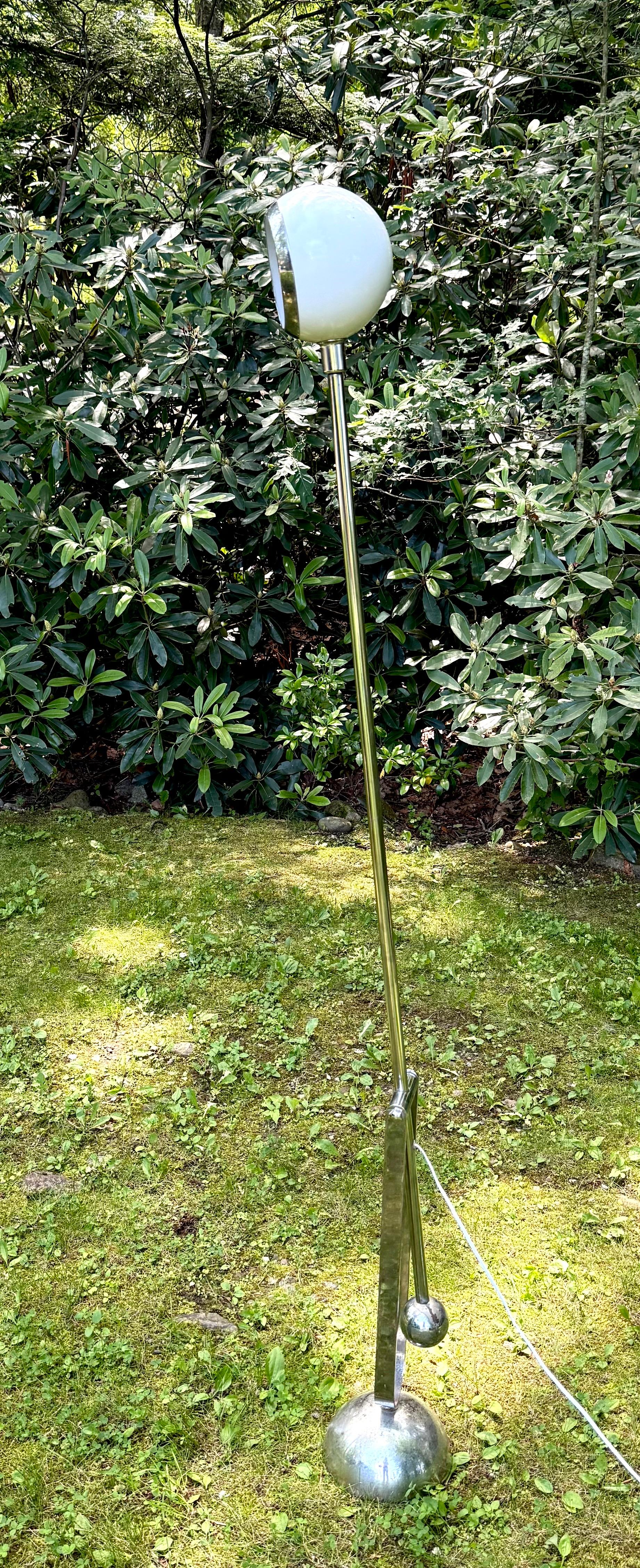 Rare Italian Mid-Century Cantilevered and Counter-Balance Floor Lamp, Arteluce For Sale 4