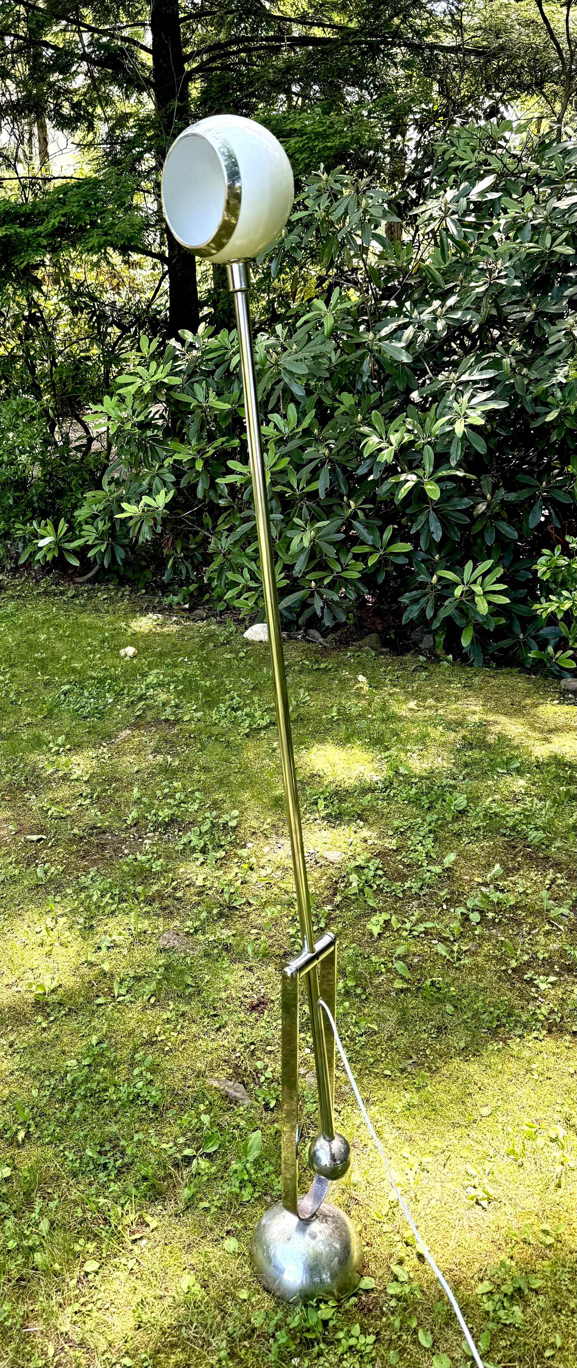 Rare Italian Mid-Century Cantilevered and Counter-Balance Floor Lamp, Arteluce For Sale 5