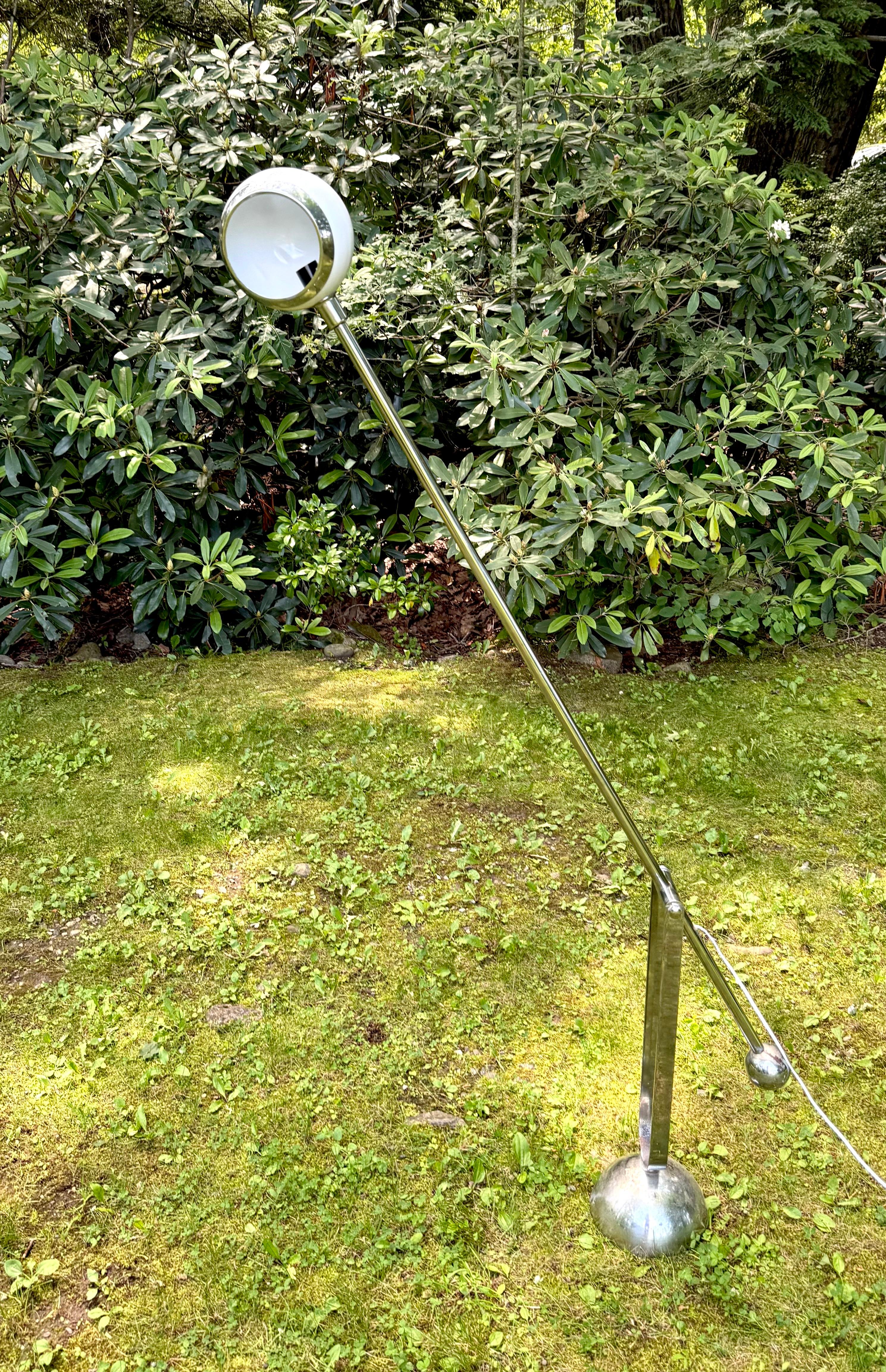 20th Century Rare Italian Mid-Century Cantilevered and Counter-Balance Floor Lamp, Arteluce For Sale