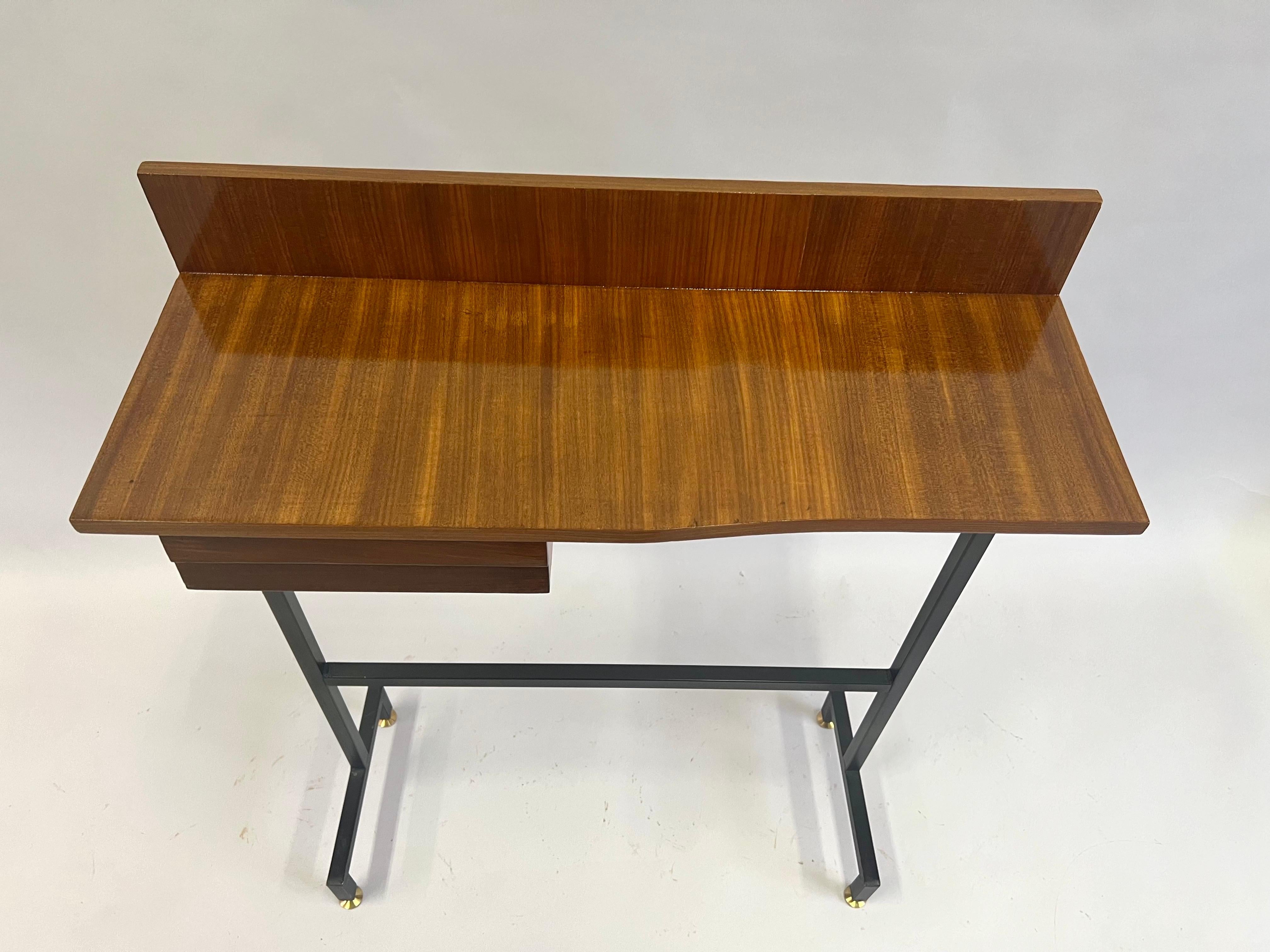 Fatto a mano Rara consolle/scrivania italiana del Mid-Century Modern di Ico Parisi. in vendita