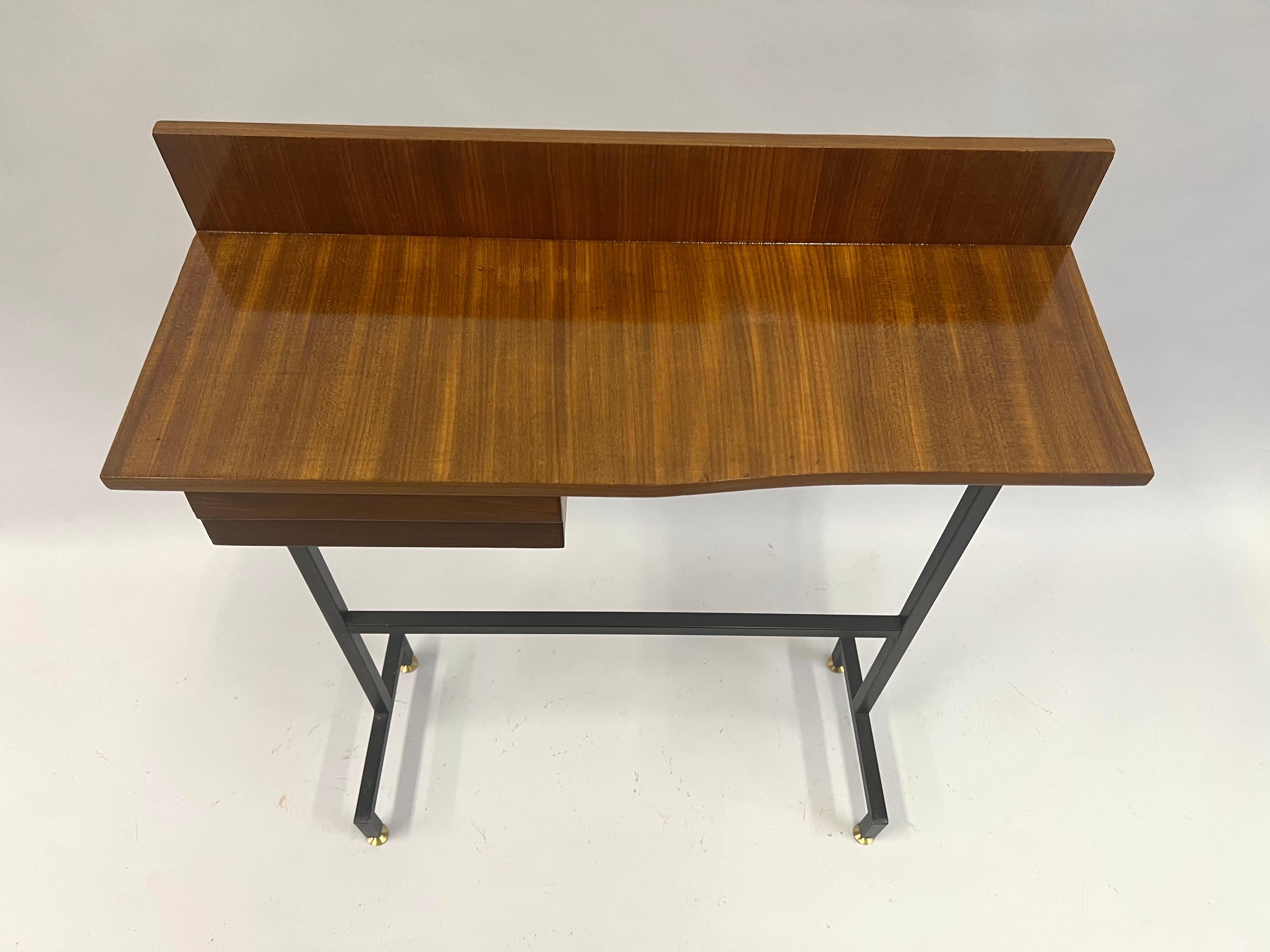 Rara consolle/scrivania italiana del Mid-Century Modern di Ico Parisi. In condizioni buone in vendita a New York, NY