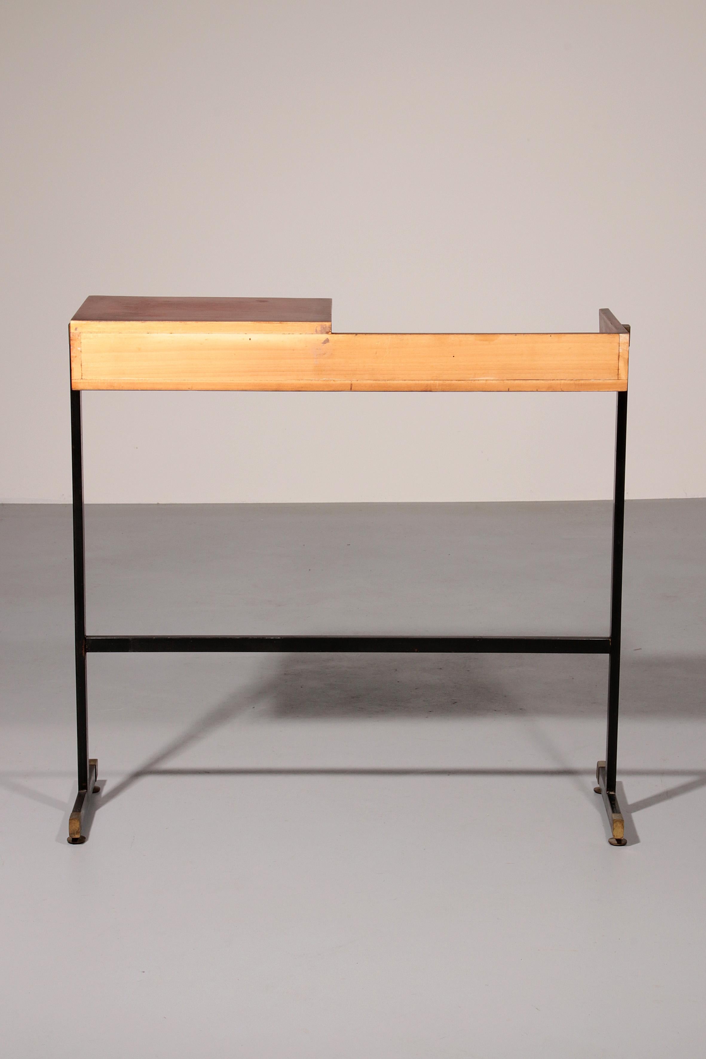 Milieu du XXe siècle Rare console / table à écrire italienne moderne du milieu du siècle d'Ico Parisi. en vente