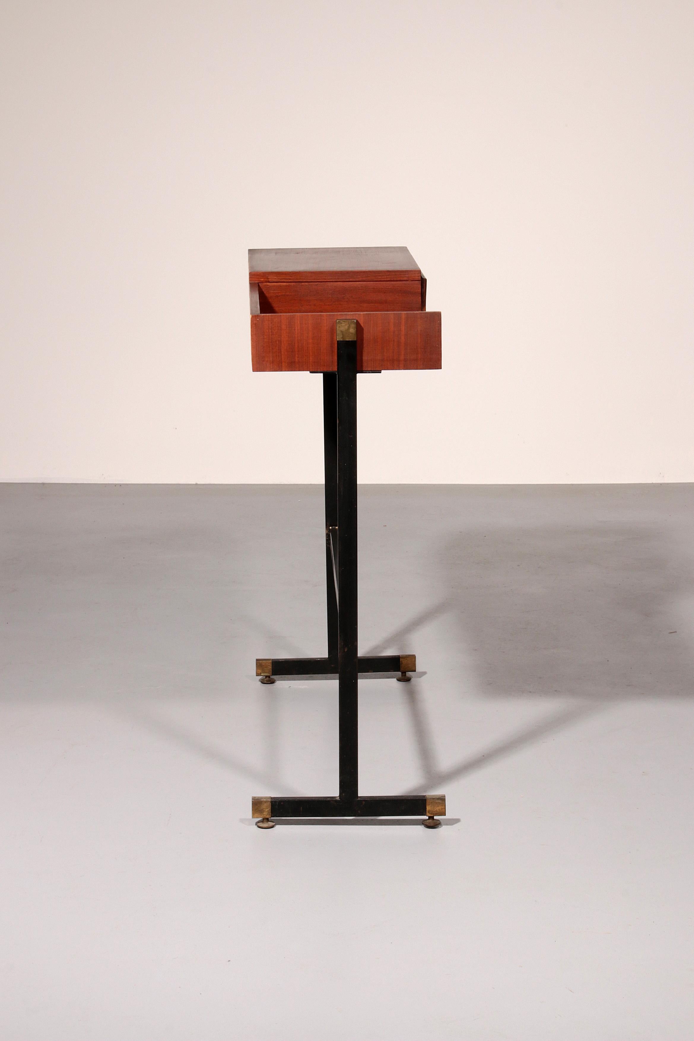 Métal Rare console / table à écrire italienne moderne du milieu du siècle d'Ico Parisi. en vente