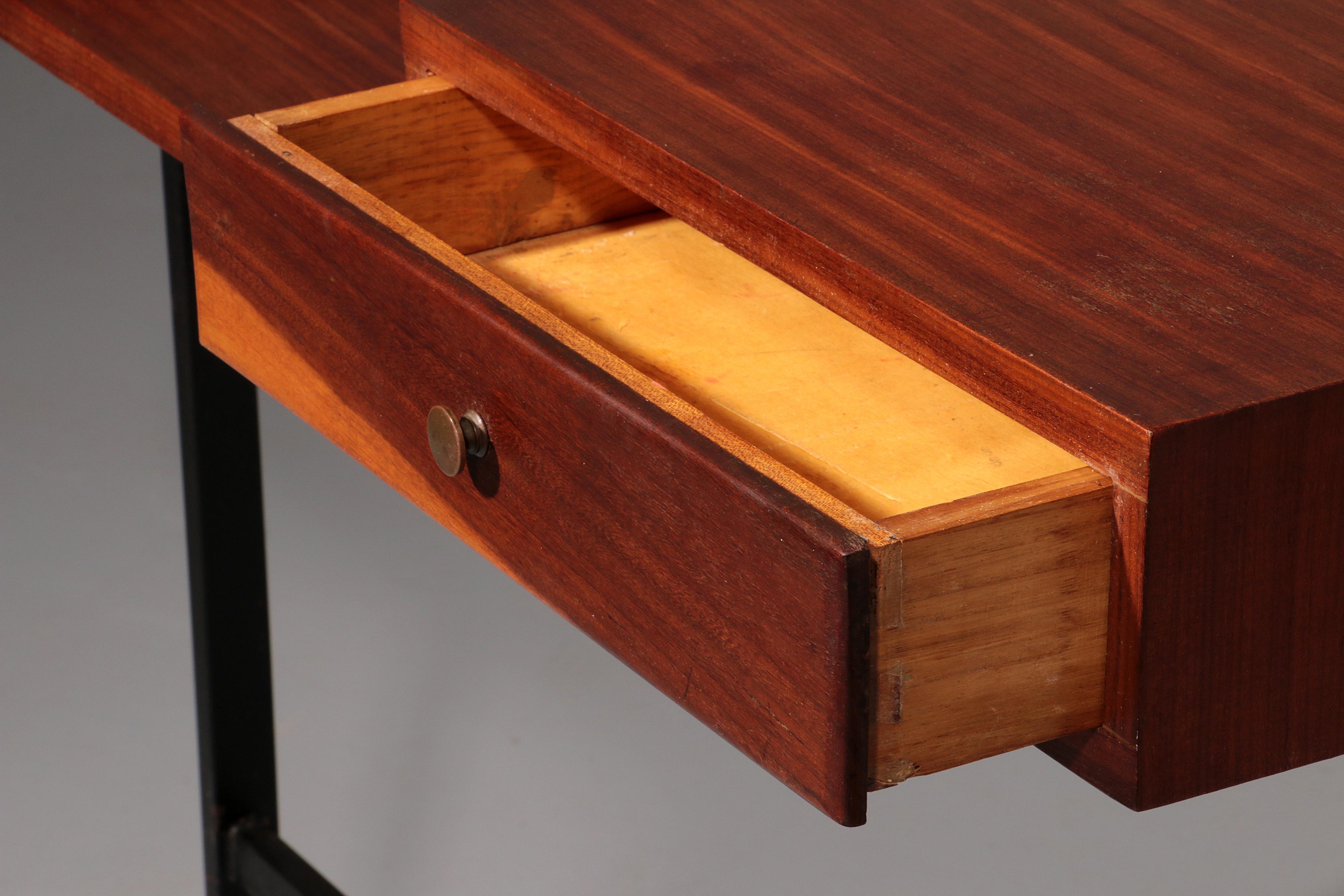Rare console / table à écrire italienne moderne du milieu du siècle d'Ico Parisi. en vente 2