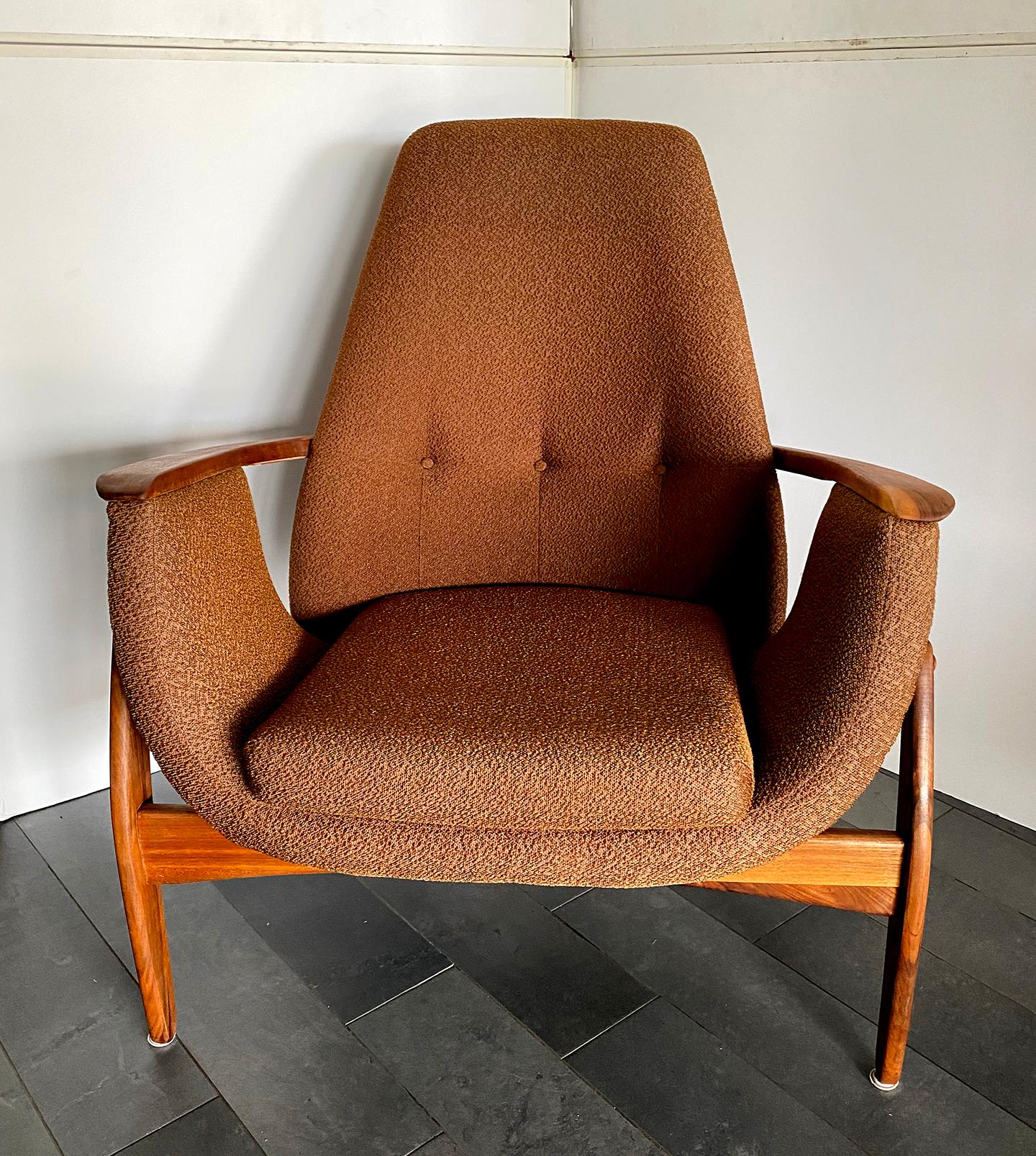 An unusual and rare 3-legged Italian designed, Canadian manufactured chair with original fabric. The chair has an ample seating area and wide arms for added comfort. The original nubby fabric is soft and supple and accented by a three button, tufted