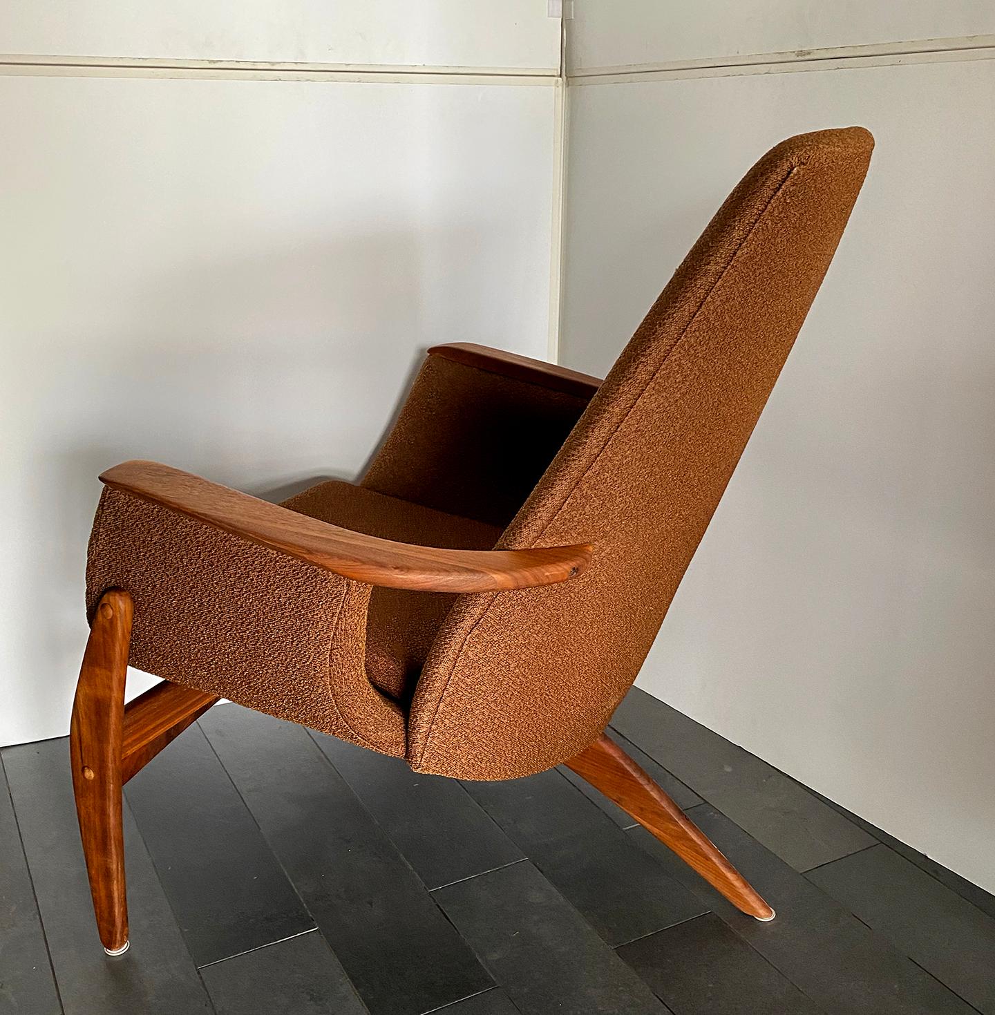 Mid-20th Century Rare Italian Modern Walnut 3-Leg Lounge Chair, Luigi Tiengo for Cimon