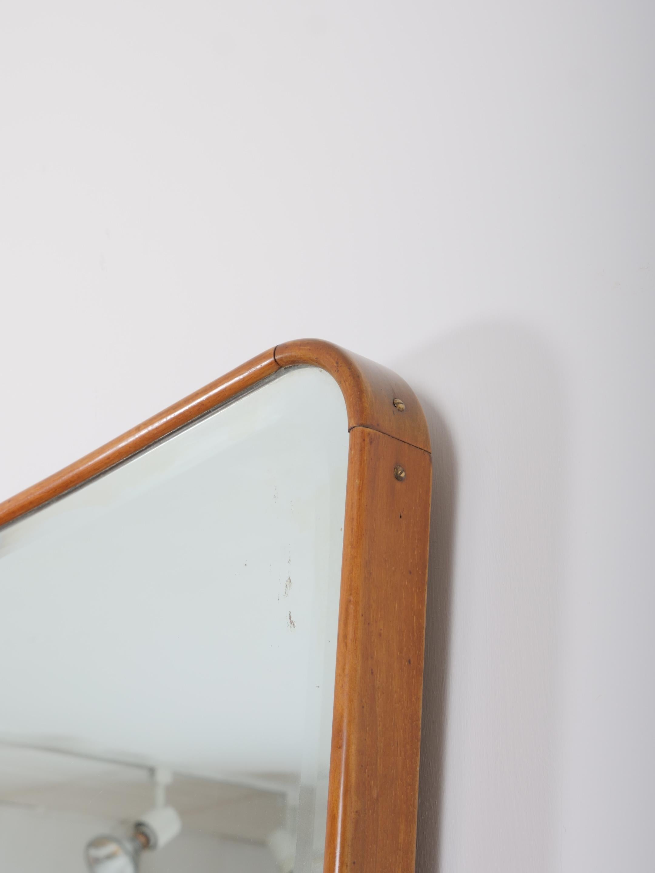 Stampato Rara specchiera italiana con cornice in Oak e piastra a specchio smussata. c1950 in vendita