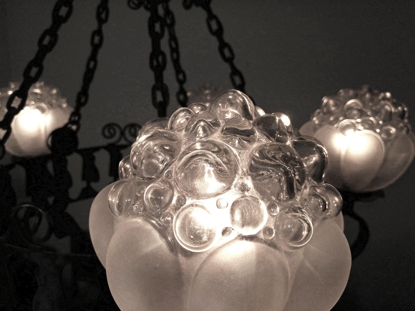 Seltener italienischer Murano-Blasen-Kunstglas-Kronleuchter aus handgeschmiedetem Schmiedeeisen mit Blasenform im Angebot 5