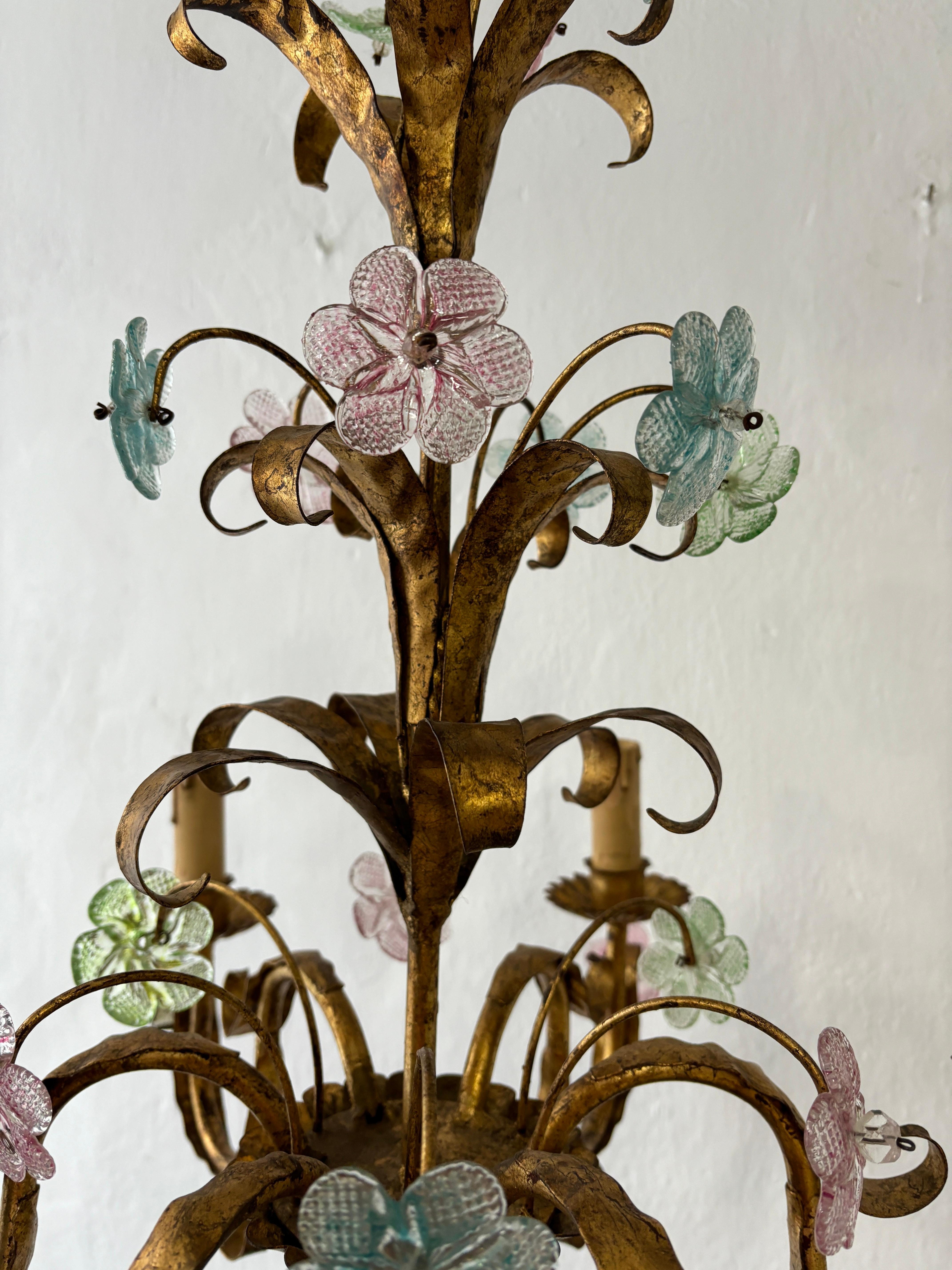 Rare lustre italien en métal doré à fleurs pastel de Murano, circa 1950 en vente 5
