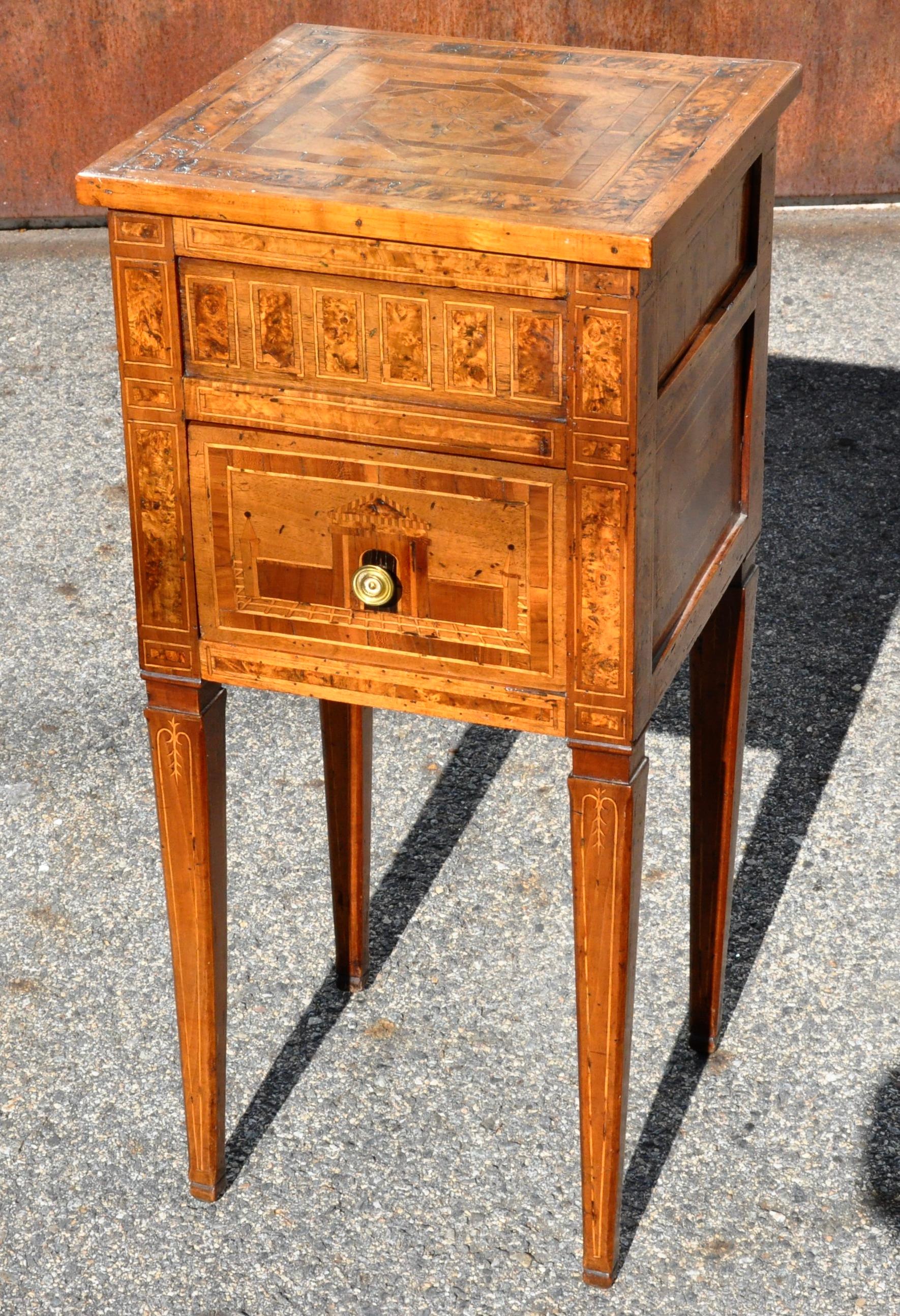 Rare attributed Maggiolini small commode or bedside table with architectural marquetry. Front inlaid and sides inlaid with three different villas. The best version of this master cabinetmaker is to find original architectural representation.