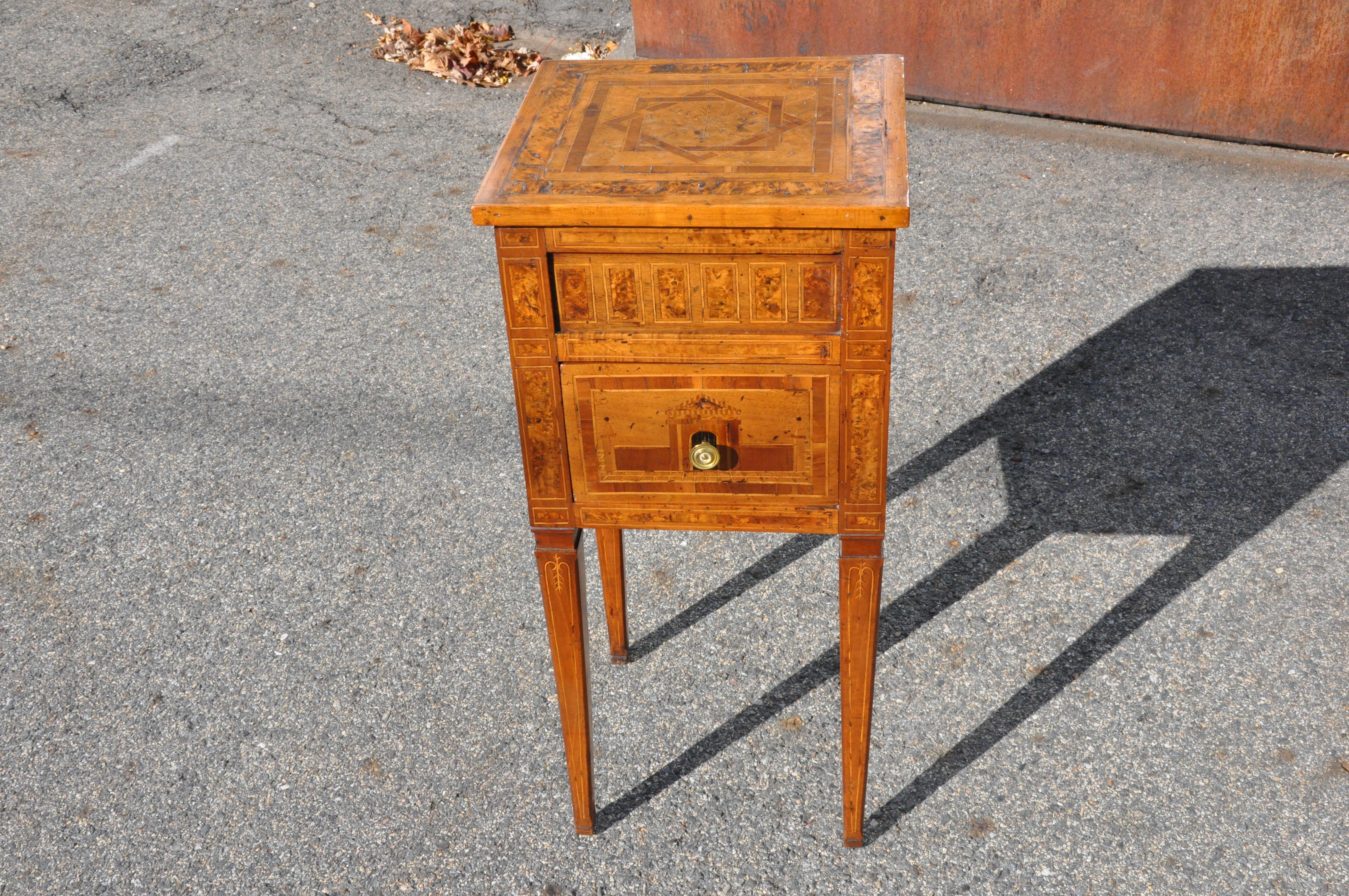 Rare Italian Neoclassical Maggiolini Walnut Marquetry Commode 1