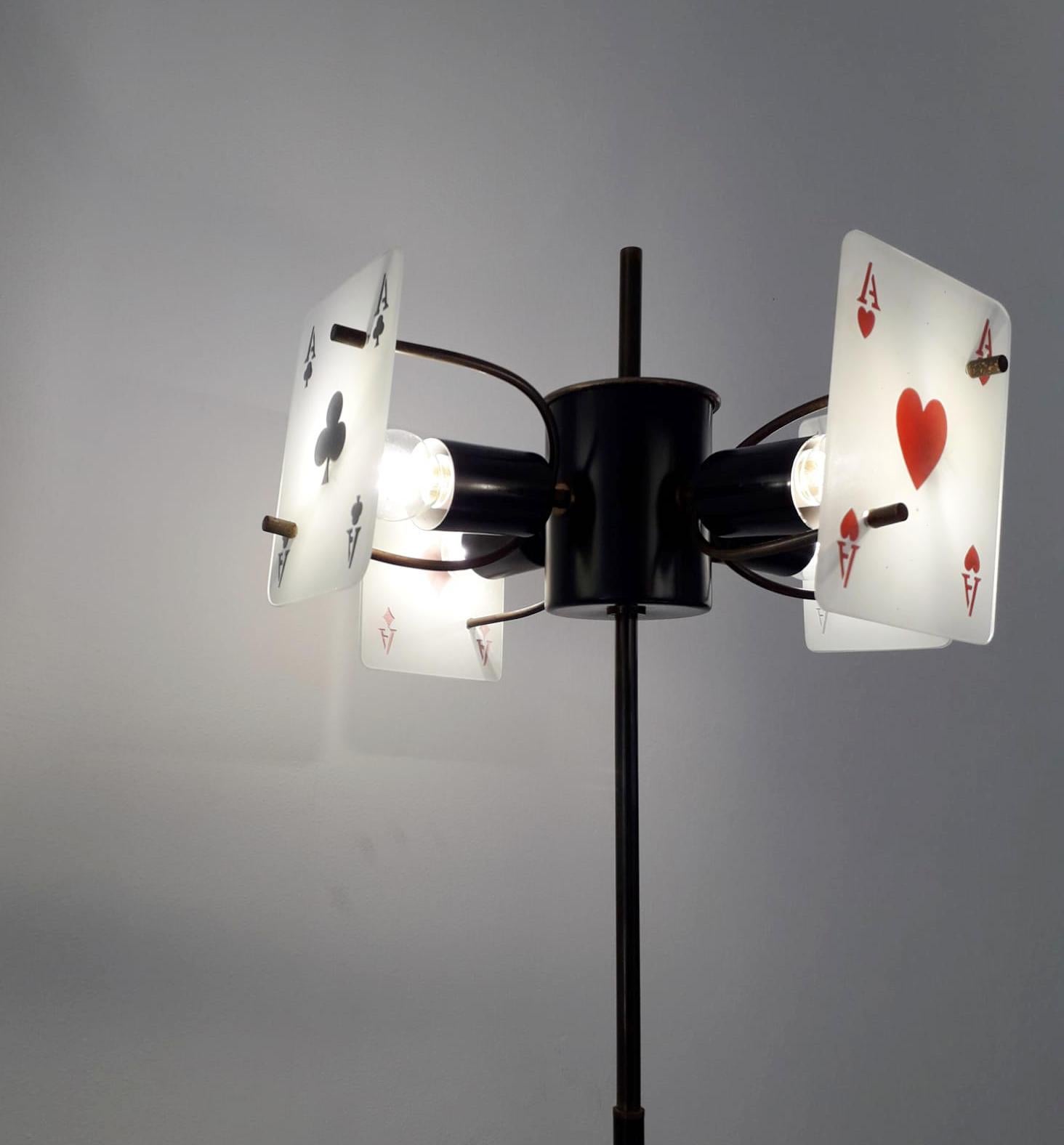 Seltene italienische Poker-Stehlampe (Italienisch) im Angebot