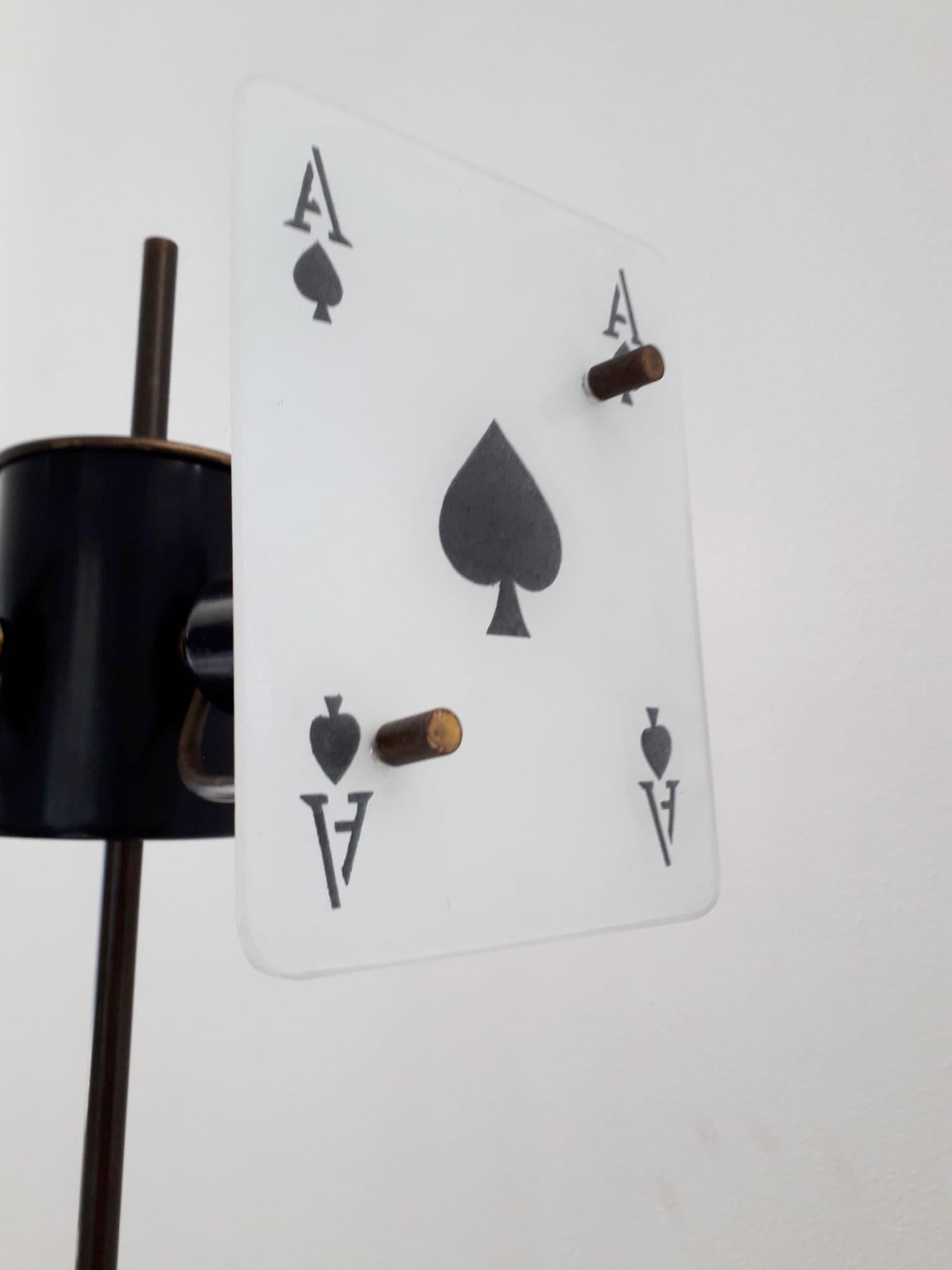 Seltene italienische Poker-Stehlampe (Metall) im Angebot