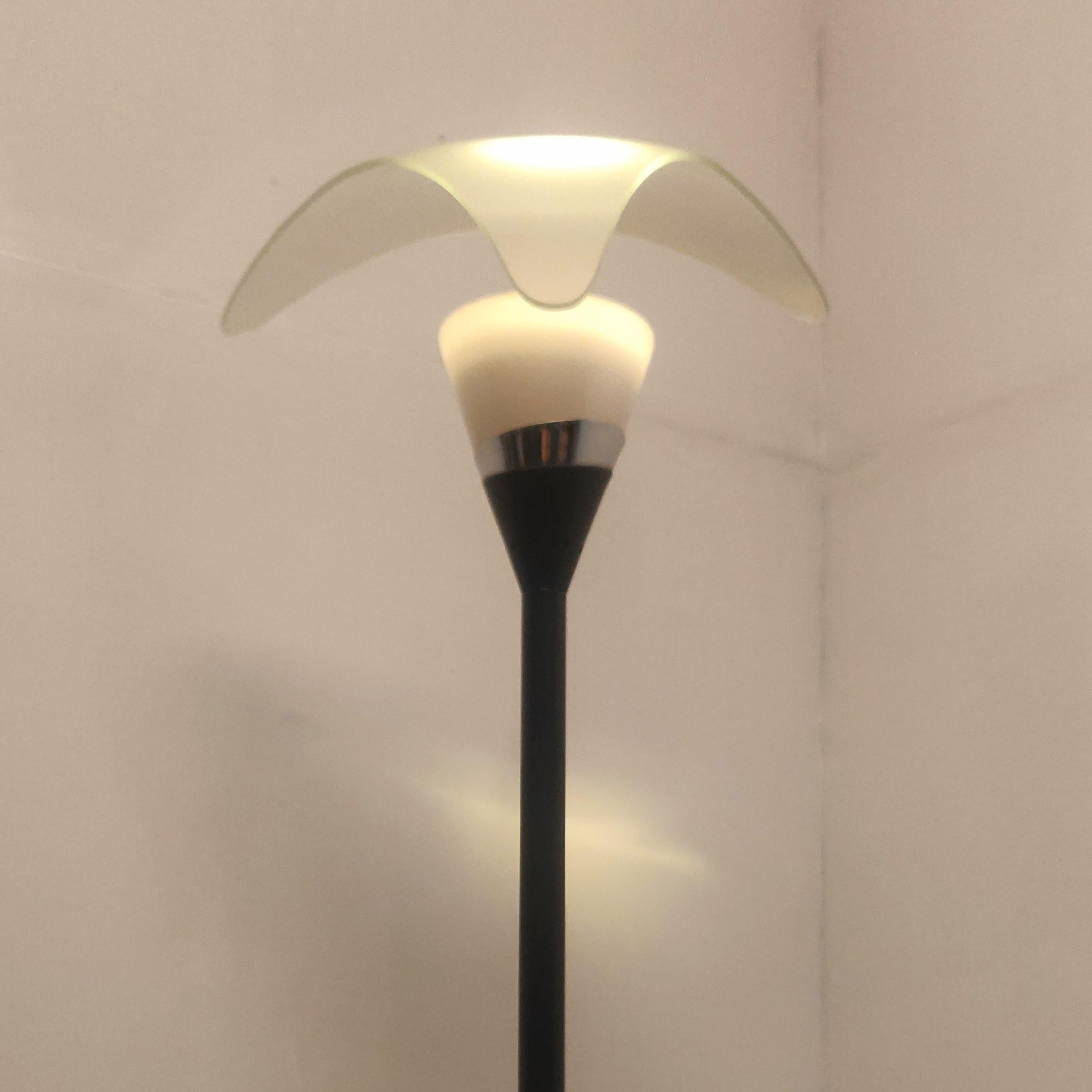 Minimalist Rare Italian Reflecting Glass Floor Lamp, 1970s For Sale