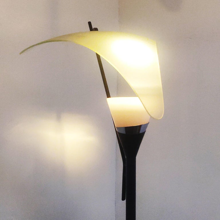 Rare Italian Reflecting Glass Floor Lamp, 1970s For Sale at 1stDibs