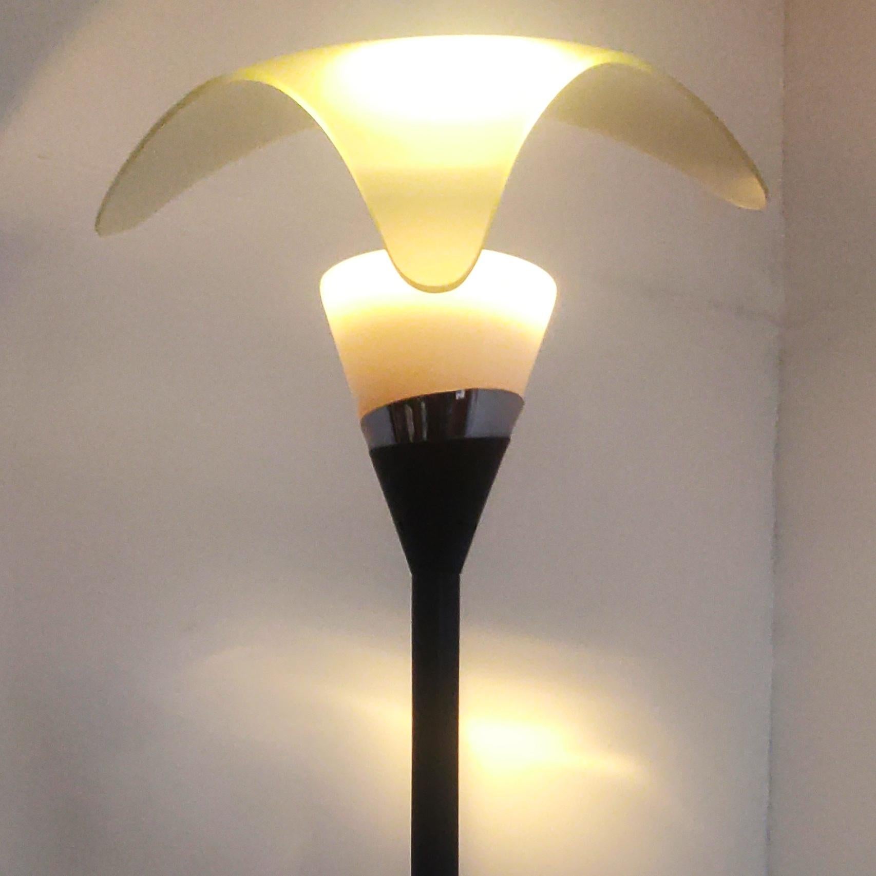 Rare Italian Reflecting Glass Floor Lamp, 1970s For Sale 2