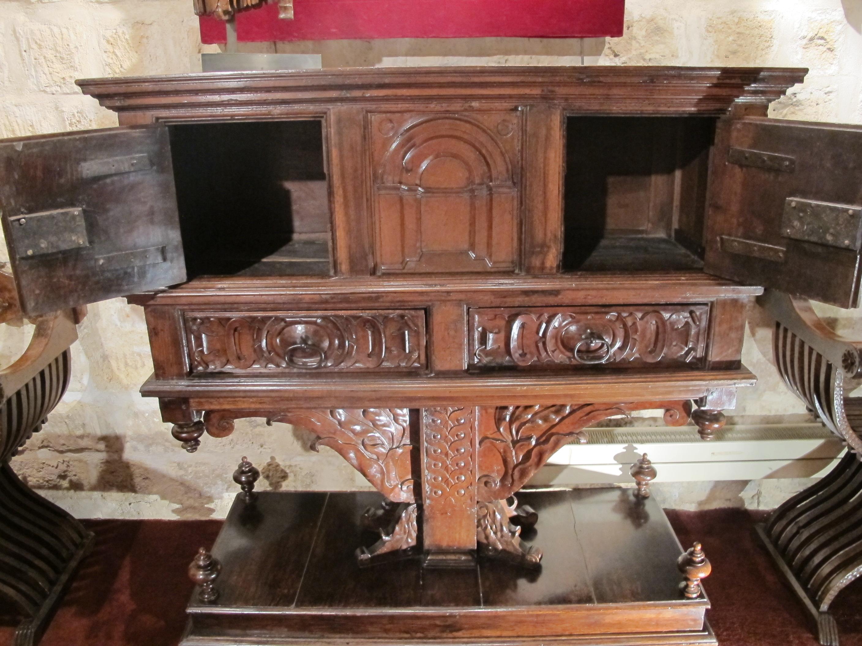 Rare Italian Renaissance Perspectives Sideboard with Fan-shaped Pedestal In Good Condition For Sale In Saint-Ouen, FR