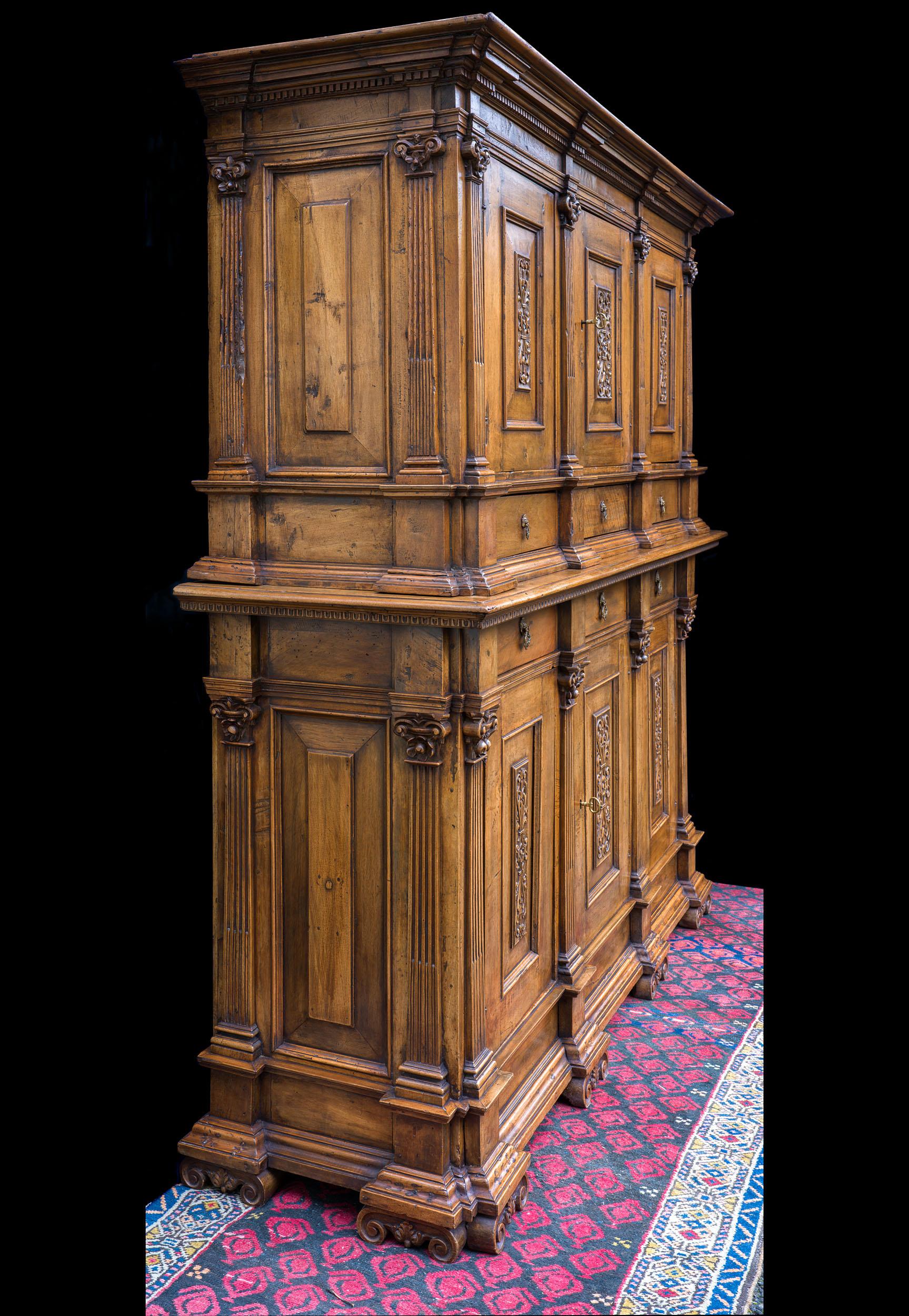 Rare Italian Renaissance Walnut Cabinet In Good Condition For Sale In London, GB