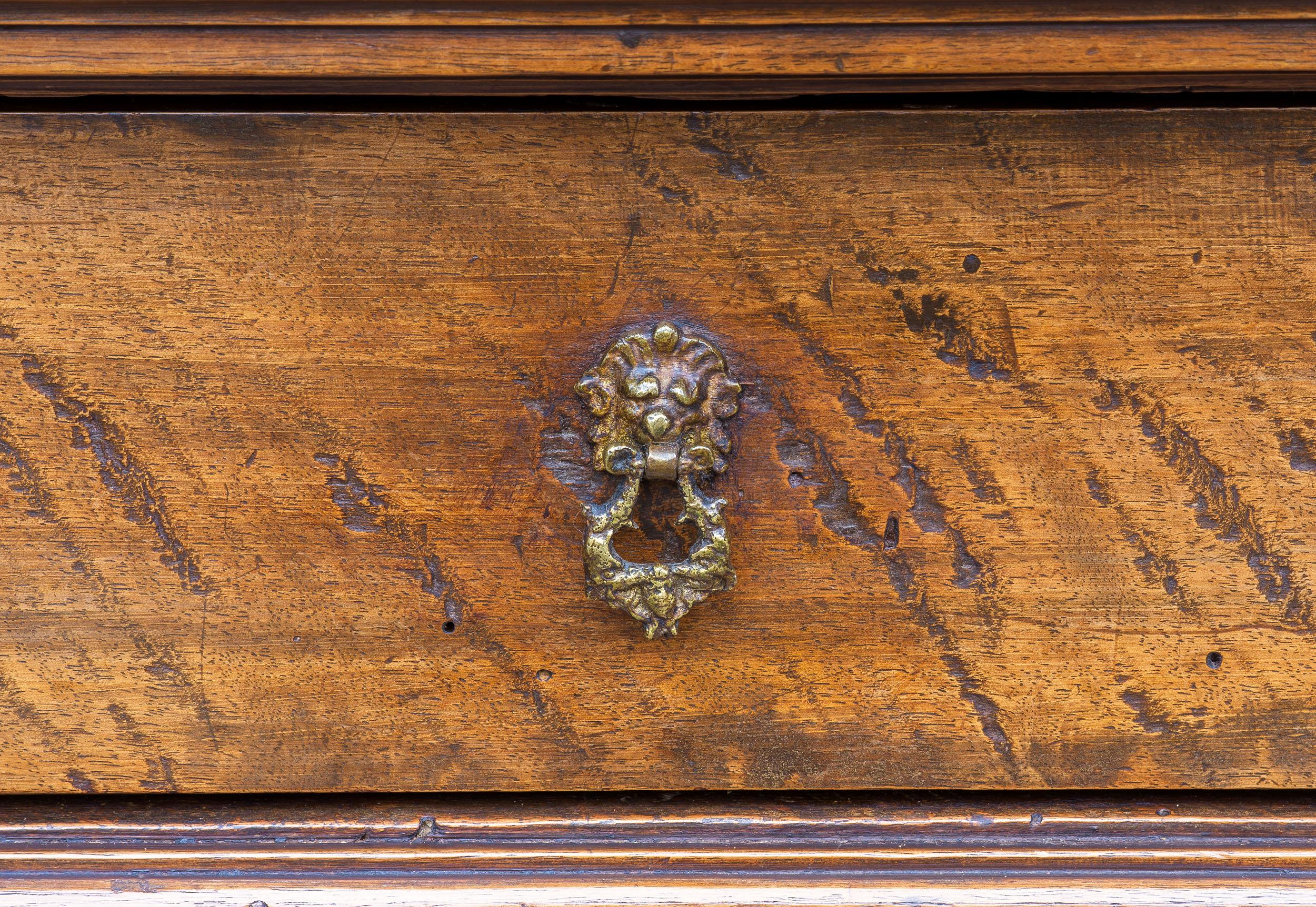 Rare cabinet en noyer de la Renaissance italienne Bon état - En vente à London, GB