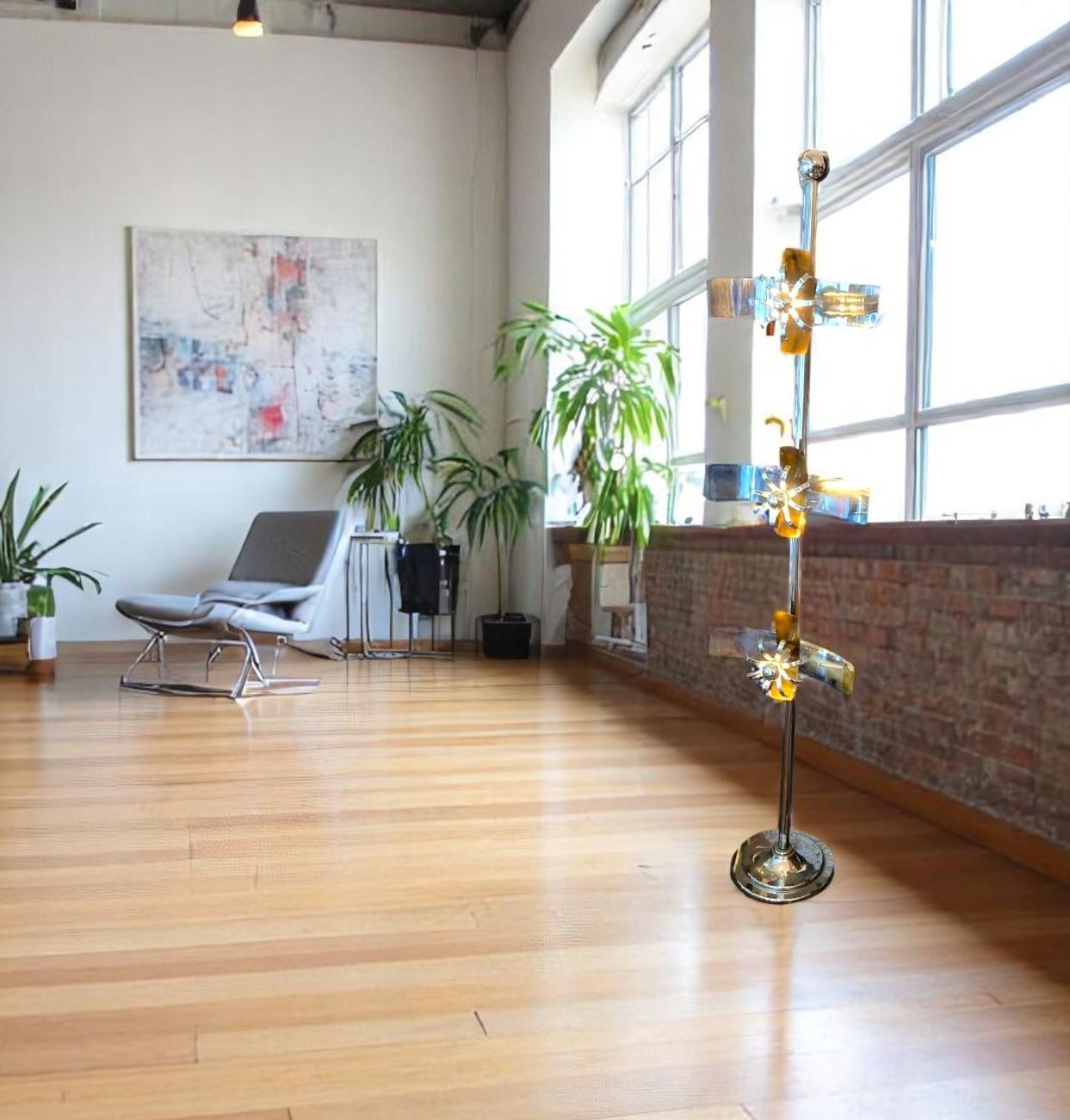 Rare Italian Space Age Floor Lamp with Floating Light Modules, 1970s In Good Condition For Sale In NICE, FR
