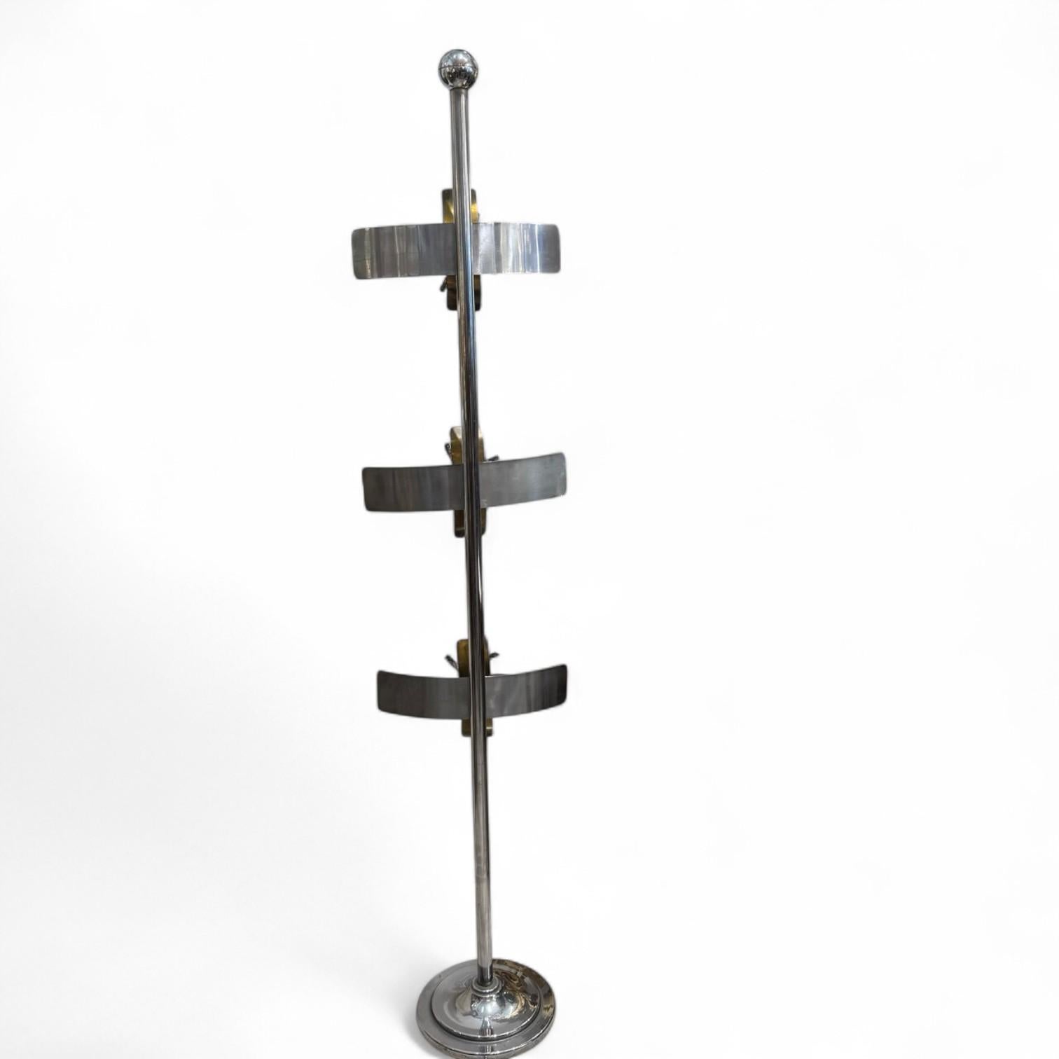 Rare Italian Space Age Floor Lamp with Floating Light Modules, 1970s For Sale 3