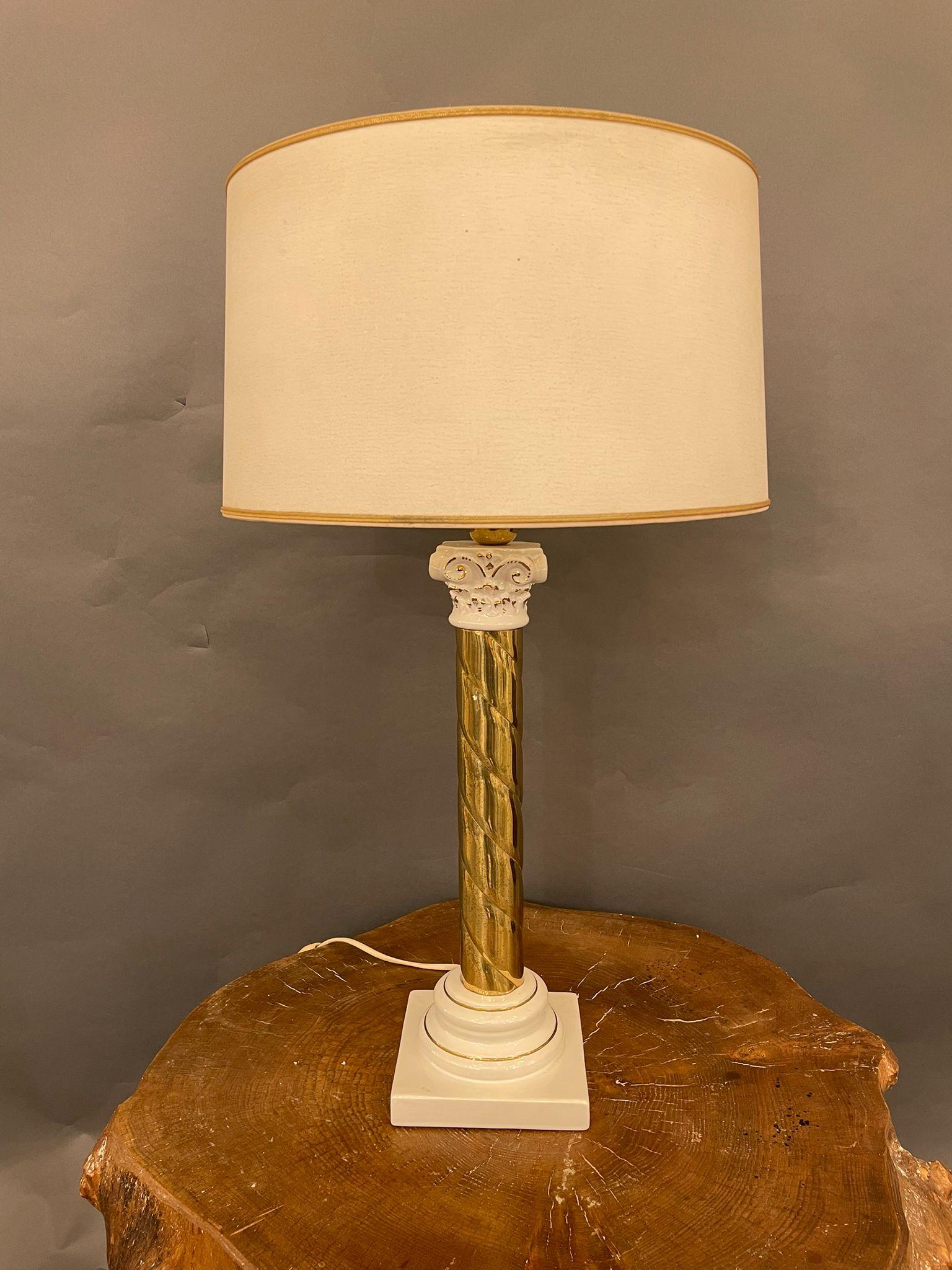 A rare Table lamp with twisted gold ceramic with a beautiful white top in Corinthian-style, by Stefano Cevoli. Italy 1940s.