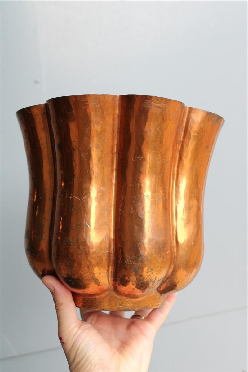 Rare Italian vase 1930 embossed copper Gio Ponti for Nino Ferrari Attributed.