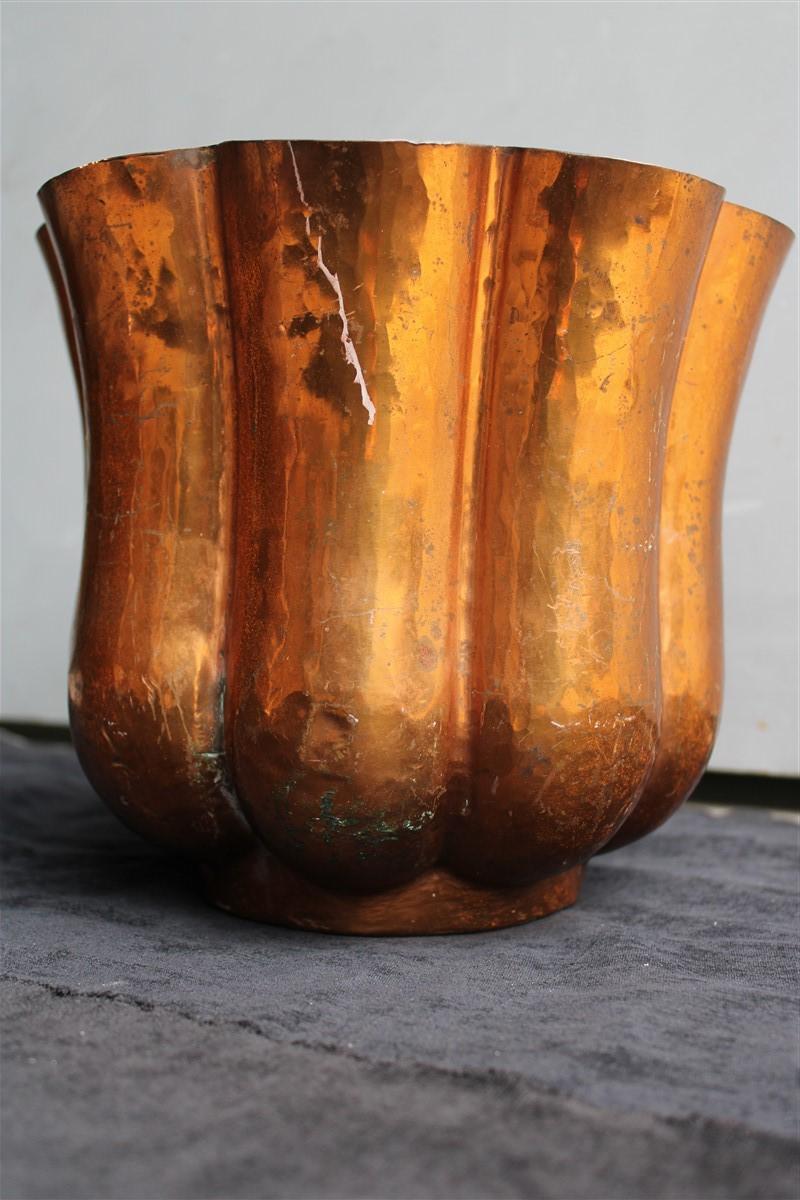 Rare Italian Vase 1930 Embossed Copper Gio Ponti for Nino Ferrari Attributed For Sale 2