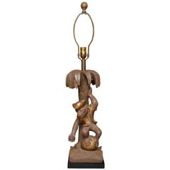 Rare lampe de table italienne vintage en bois sculpté à la main en forme de singe
