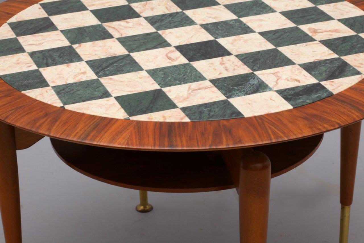 Rare coffeetable
Italien 1950
plate with marble inlaid square
brass shoes, beech wood legs.