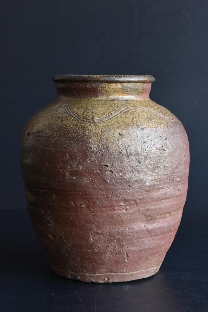 Rare Item Japanese Bizen Ware Antique Jar / 1500s / Wabi-Sabi Vase In Good Condition In Sammu-shi, Chiba