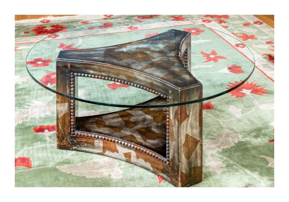 Raro tavolo da cocktail in foglia d'argento di James Mont del metà del secolo scorso con piano in vetro in vendita 2