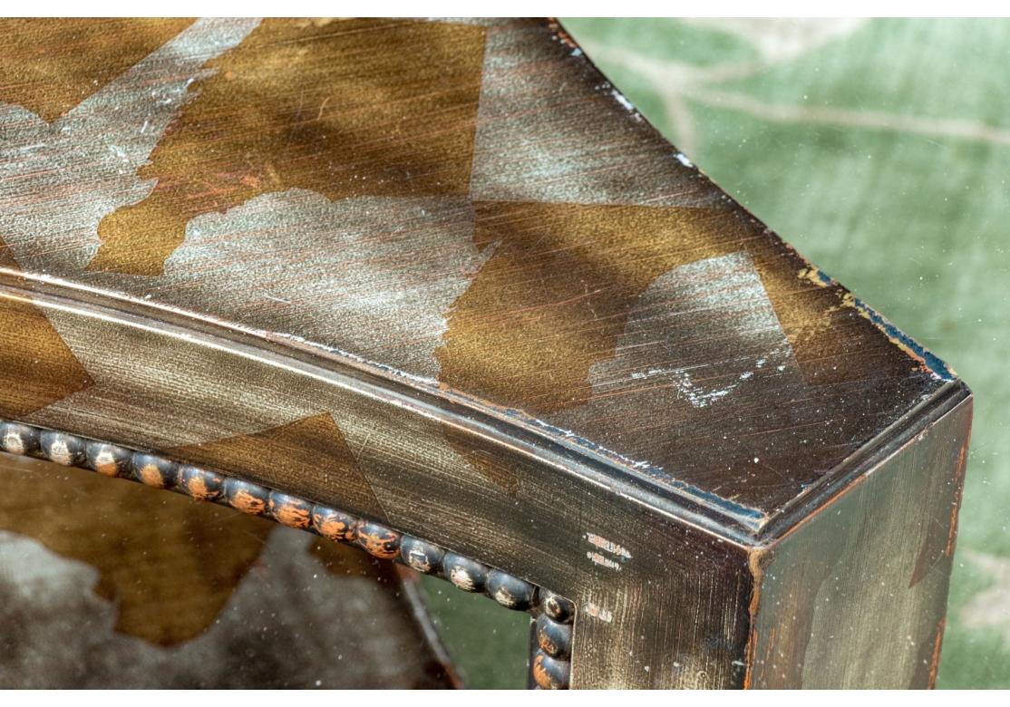 Raro tavolo da cocktail in foglia d'argento di James Mont del metà del secolo scorso con piano in vetro In condizioni deteriorate in vendita a Bridgeport, CT