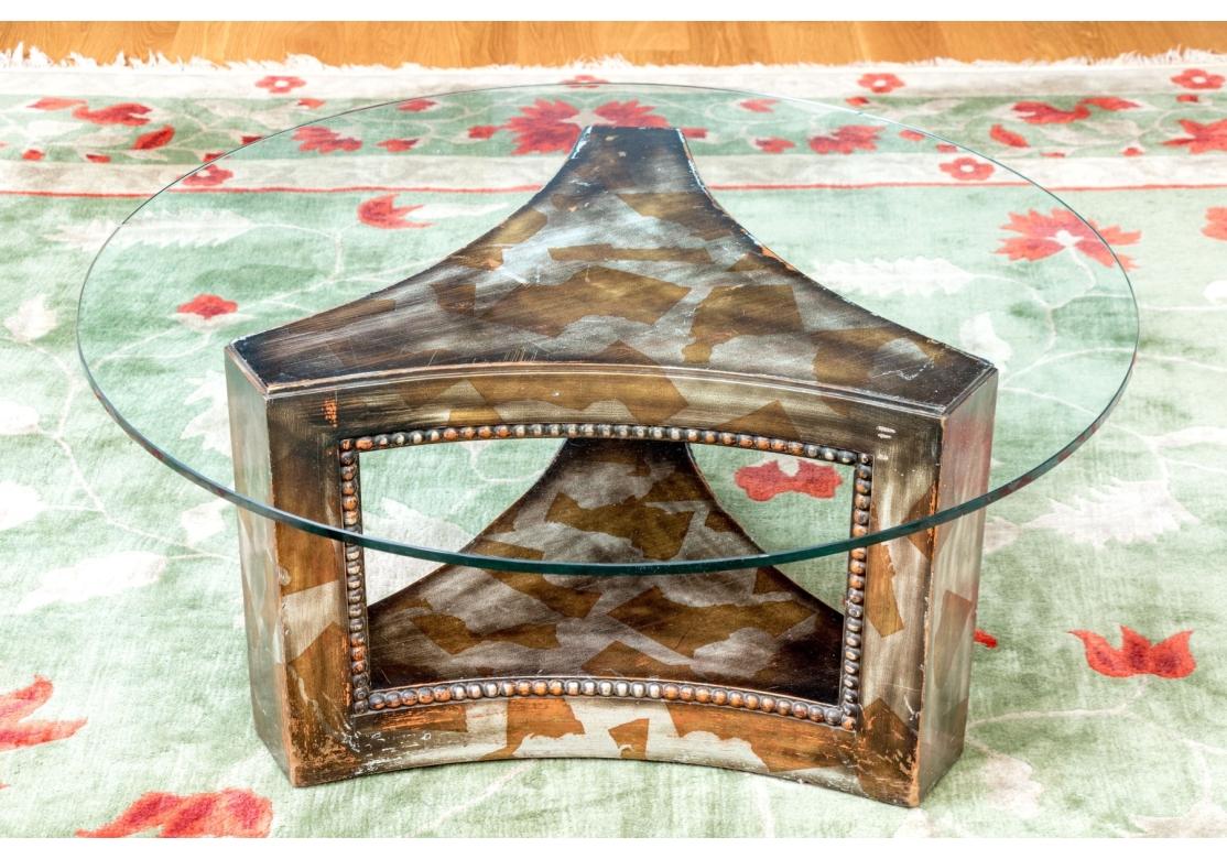 Raro tavolo da cocktail in foglia d'argento di James Mont del metà del secolo scorso con piano in vetro in vendita 1