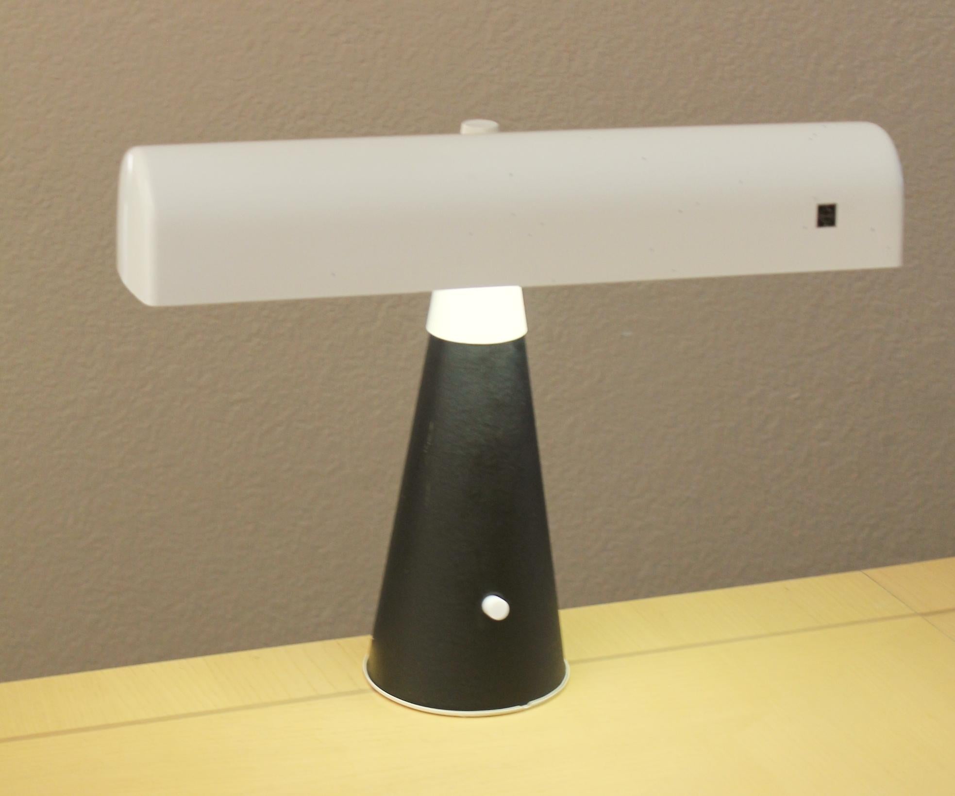 ¡Raro! ¡Japón Panasonic Lámpara de mesa fluorescente modernista! 1960 Wow ¡Negro y Crema! Moderno de mediados de siglo en venta