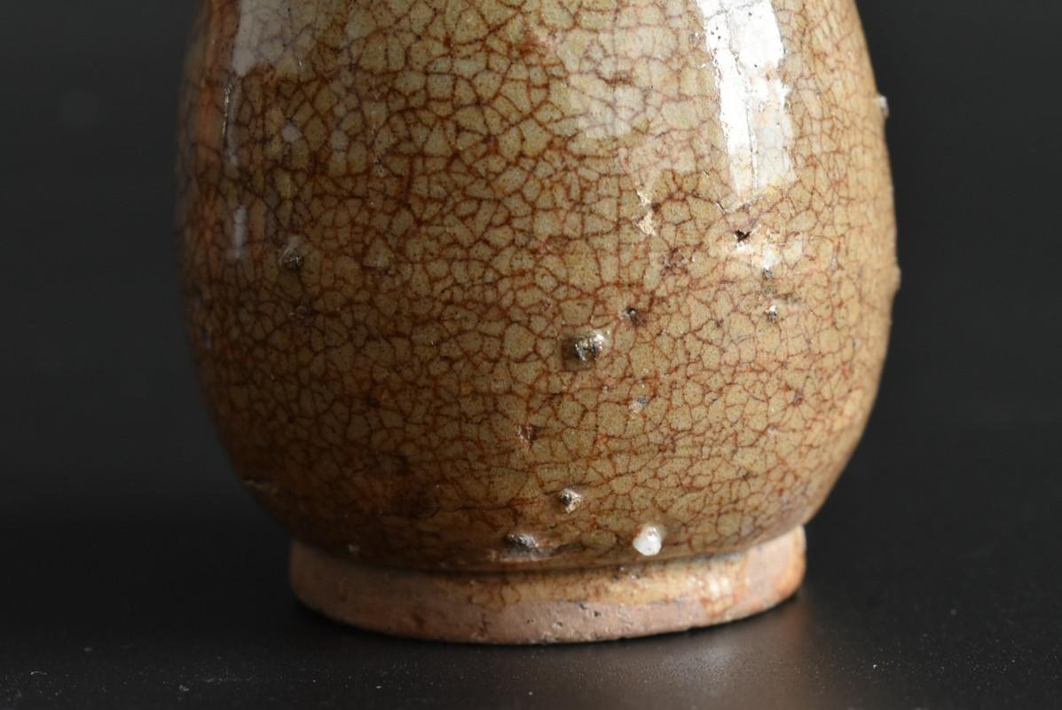Rare Japanese Antique Pottery Vase / 1600-1700 / Wonderful Little Sake Bottle For Sale 4