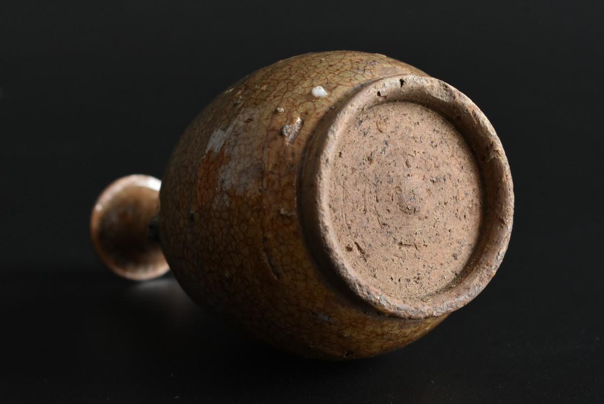 Rare Japanese Antique Pottery Vase / 1600-1700 / Wonderful Little Sake Bottle For Sale 7