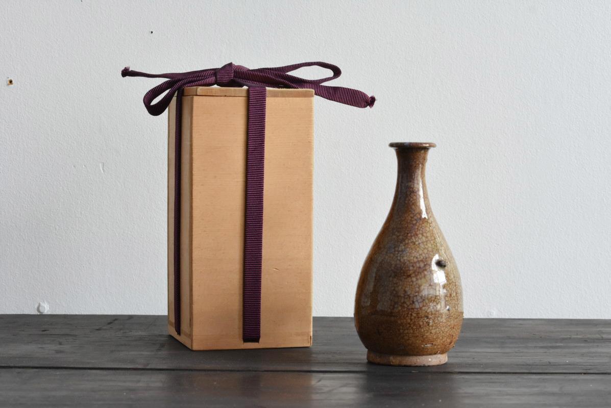 Seltene japanische antike Keramikvase / 1600-1700 / Wunderschöne kleine Sake-Flasche (Edo) im Angebot