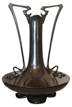 Japanese Art Nouveau Meiji Period Patinated Bronze Vase, circa 1900