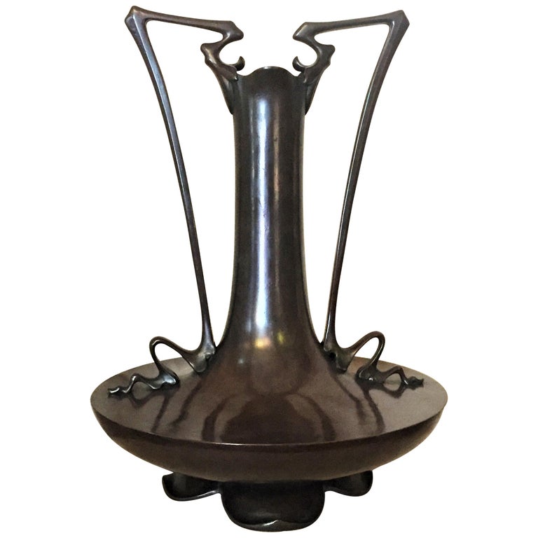 Japanese Art Nouveau Meiji Period Patinated Bronze Vase, circa 1900 For Sale
